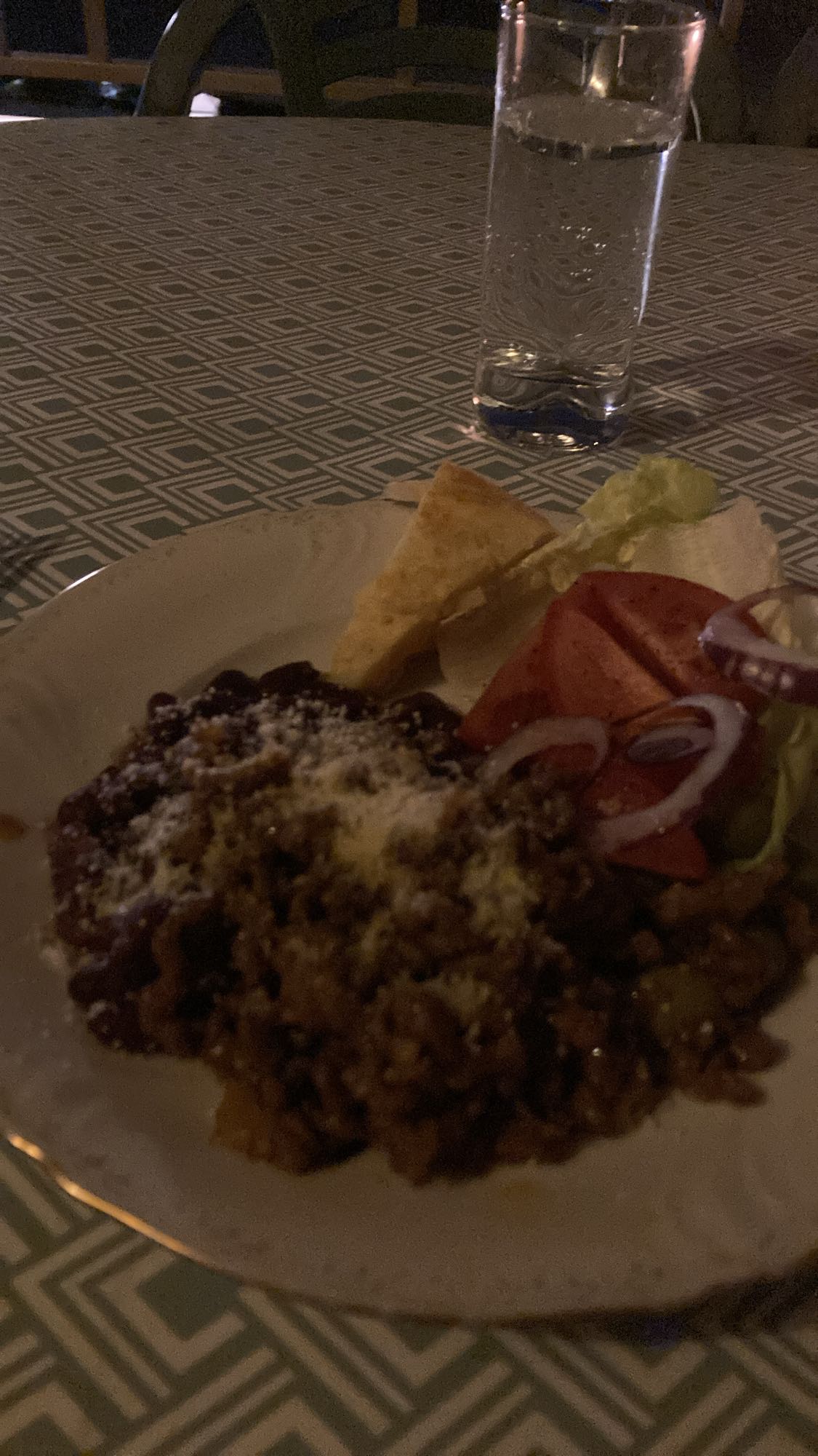 Chili med sallad & omelett