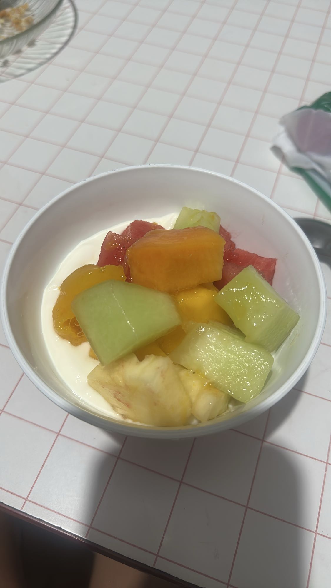 yogur con frutas mixtas
