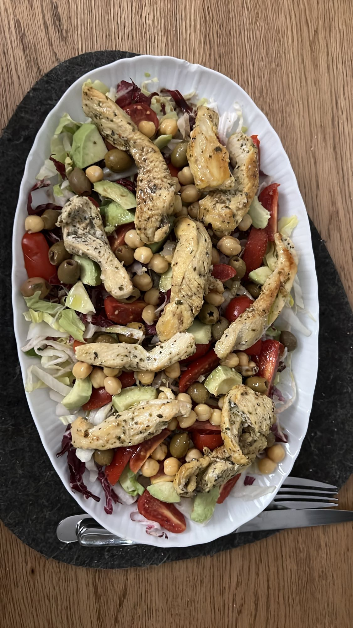 Tavuklu Akdeniz Salata