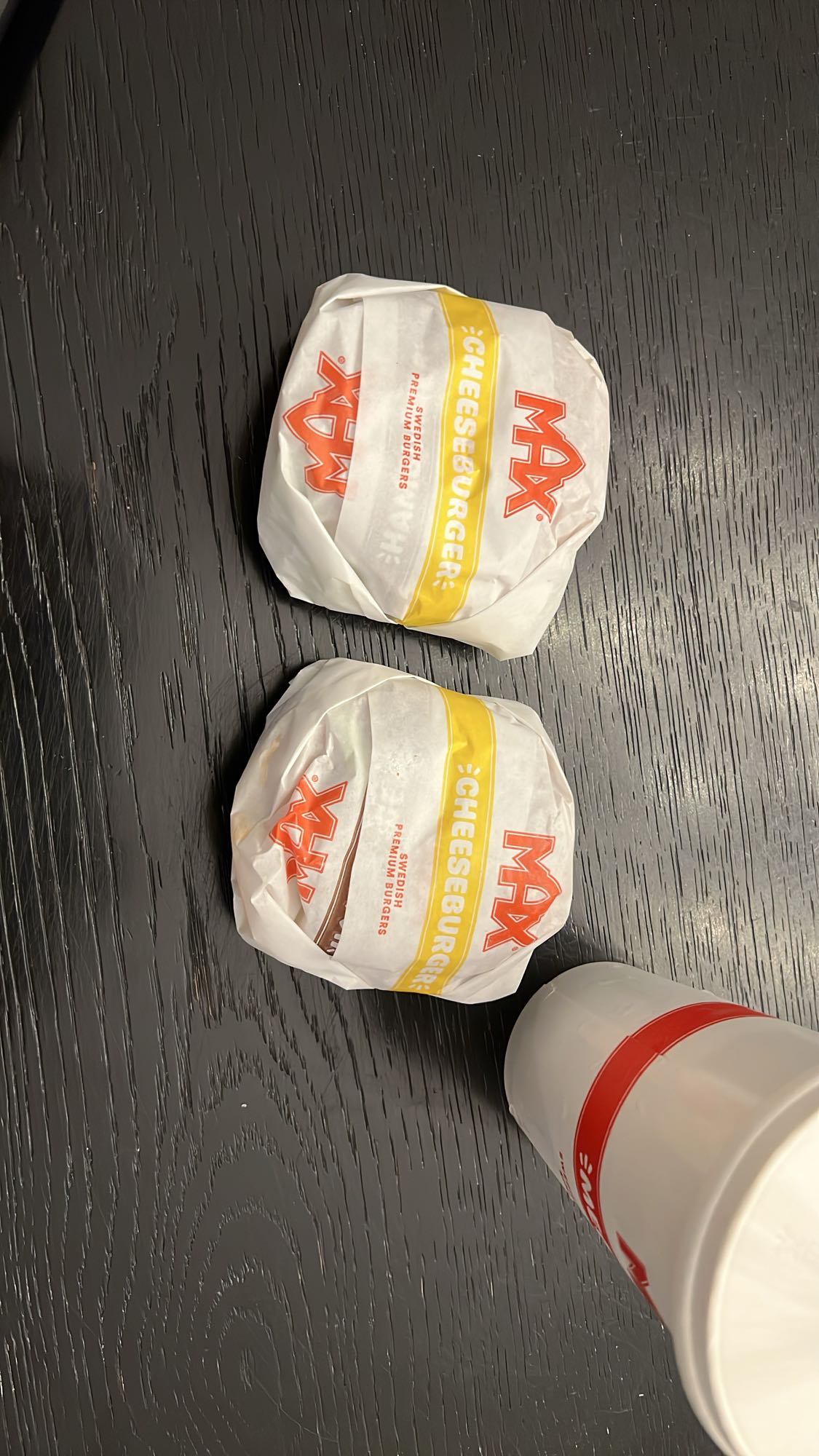 Max cheeseburgare & läsk