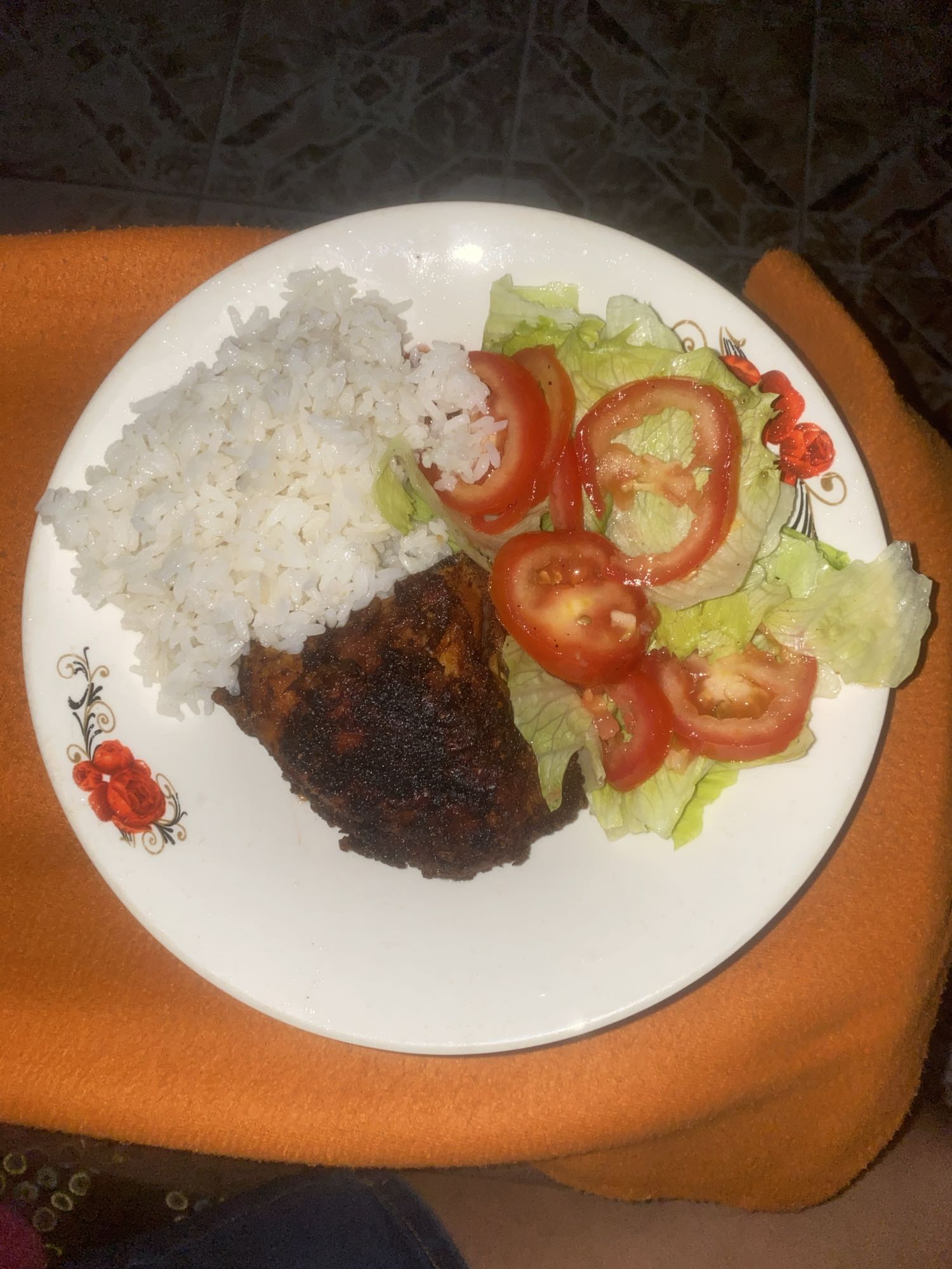 Pollo con arroz y ensalada