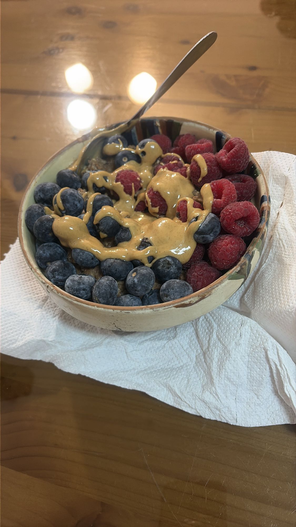 Terci de ovăz bogat în proteine cu fructe și ciocolată neagră