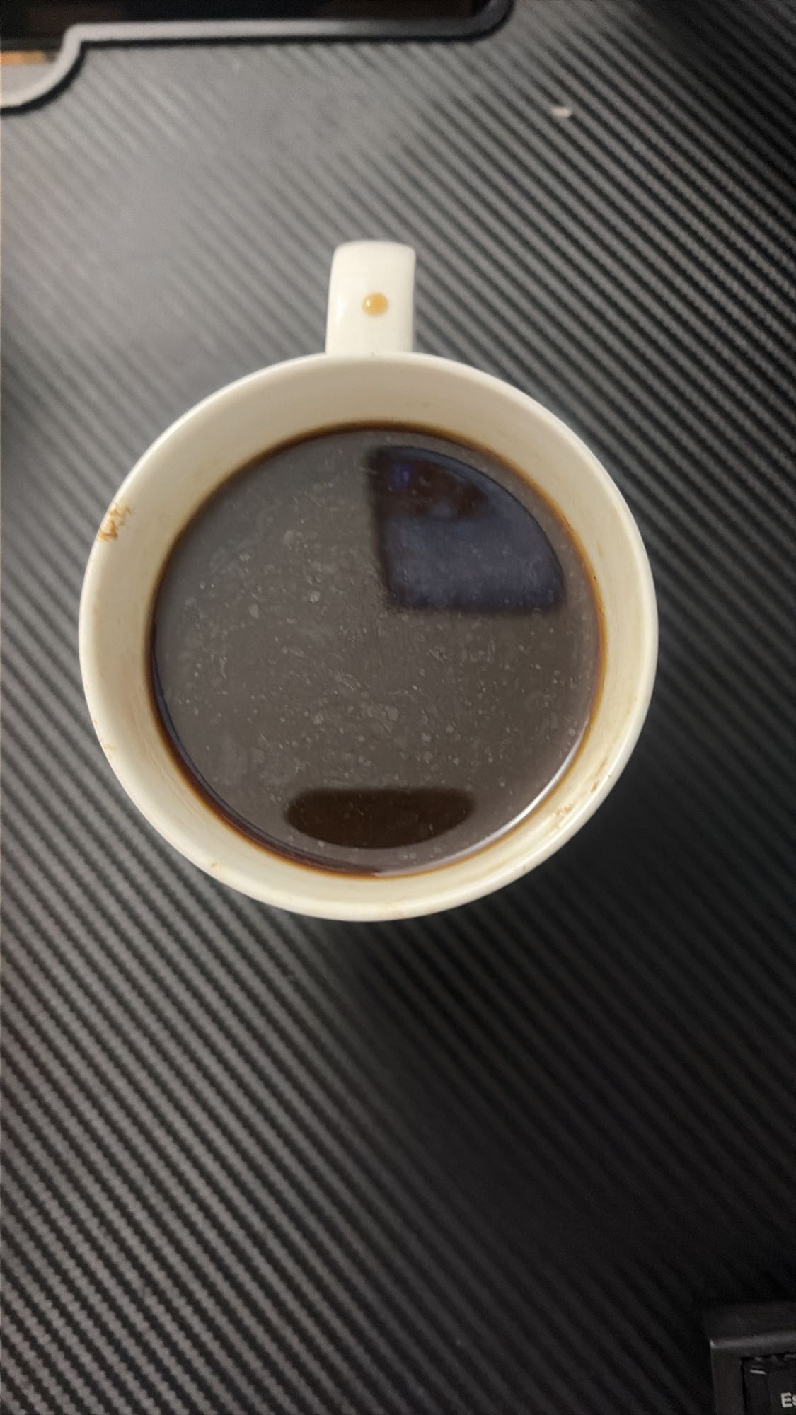 Cafea neagră simplă cu puțină scorțișoară