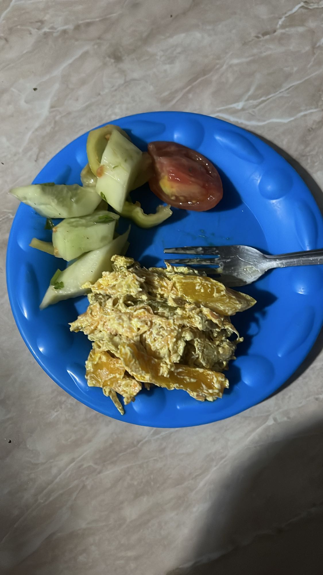 Овощной салат с соусом