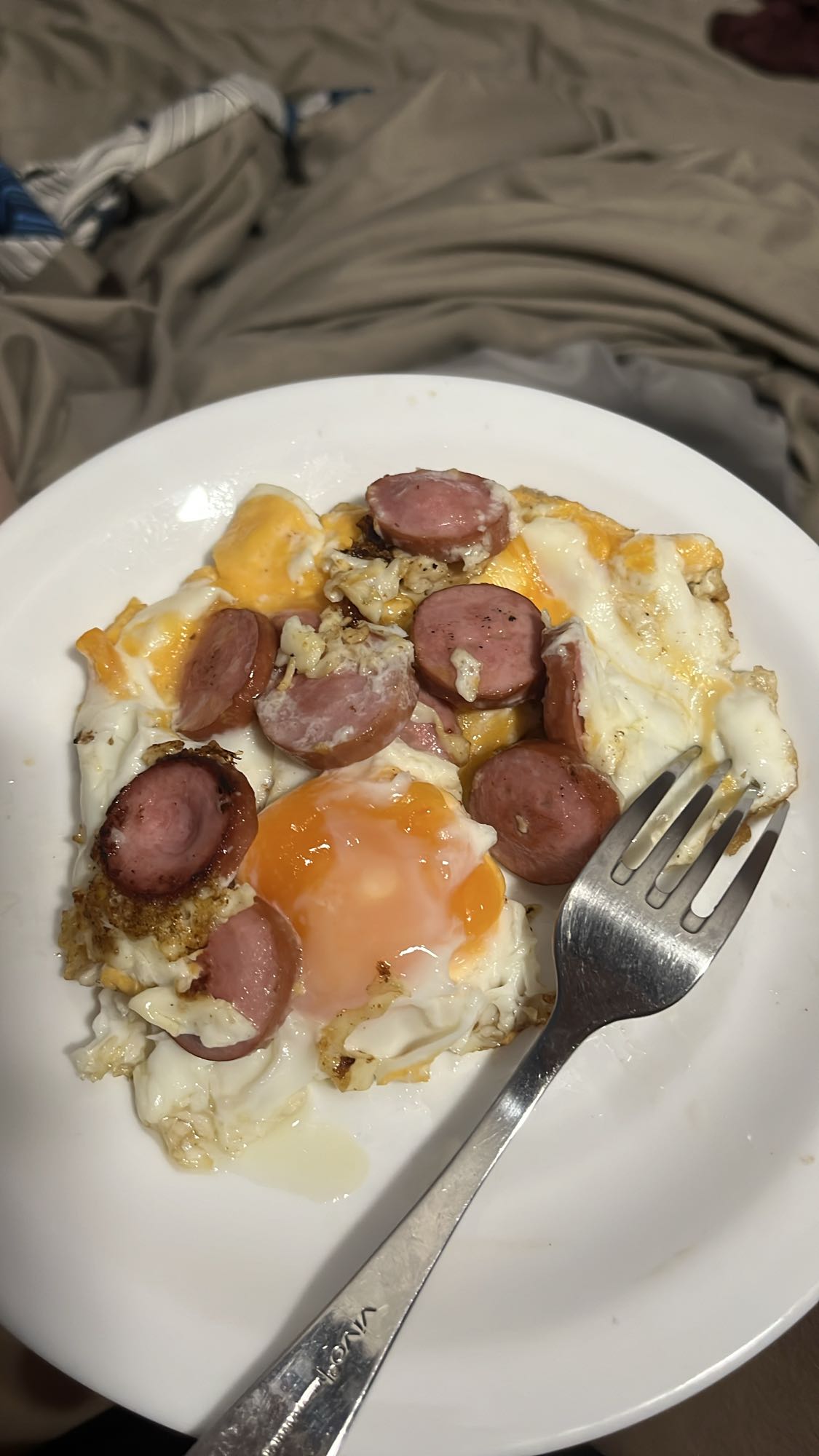 яичница с сосисками