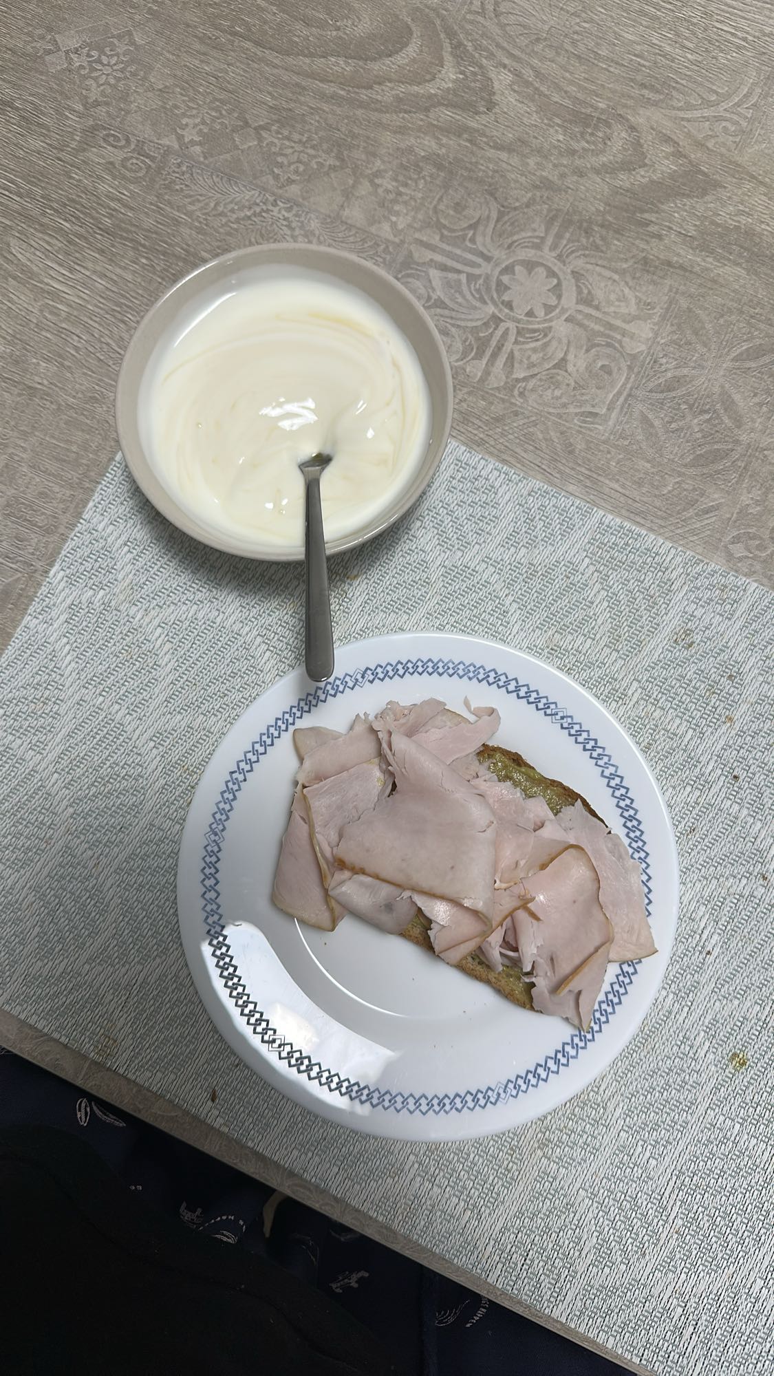 Pan con pavo y yogur