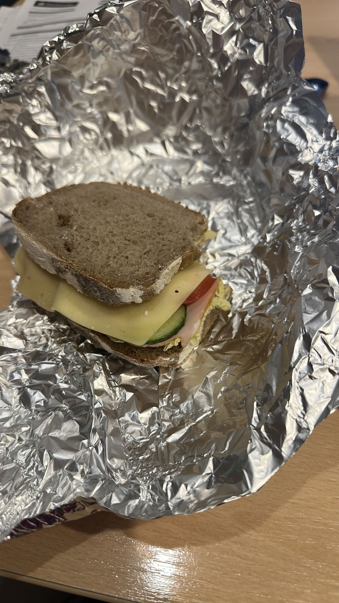 Kanapka z serem i szynką