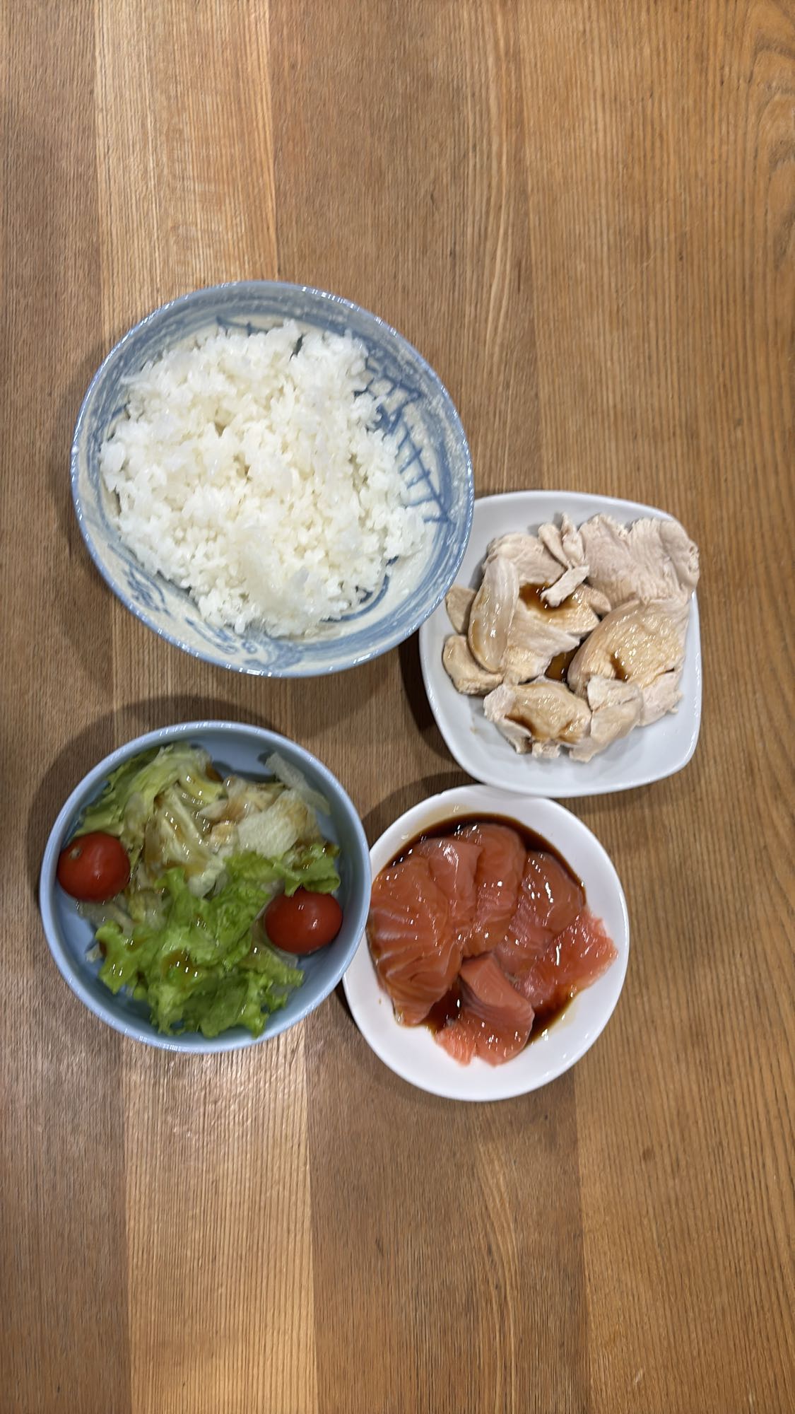 サーモンと鶏肉の定食