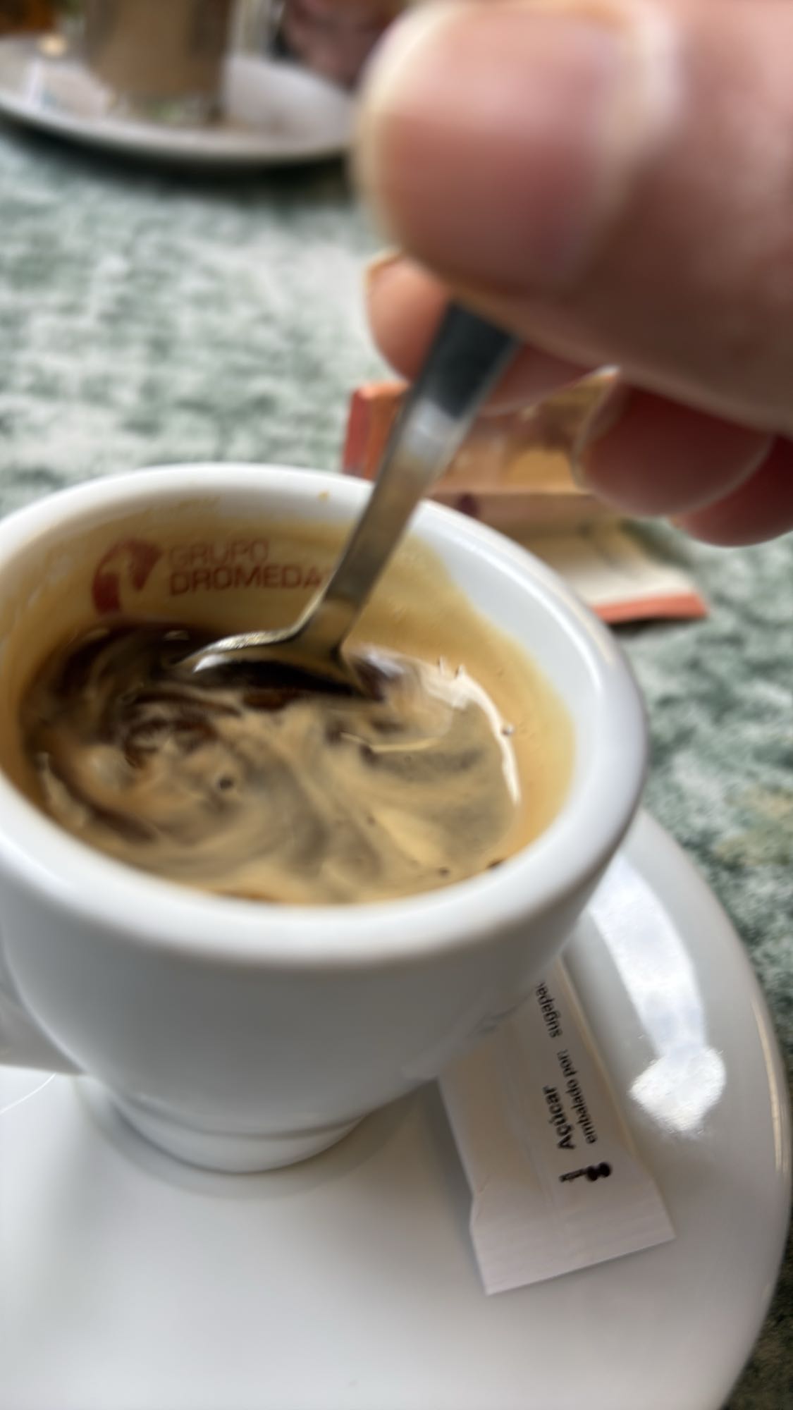 Café solo con azúcar