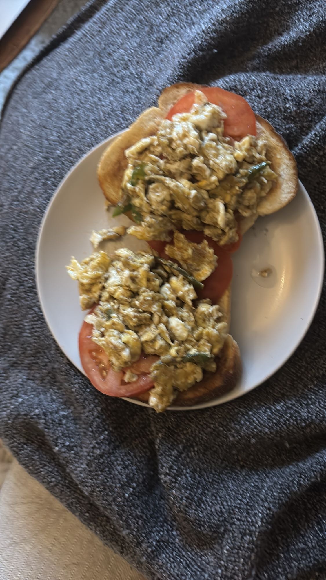 Äggröra på rostat bröd