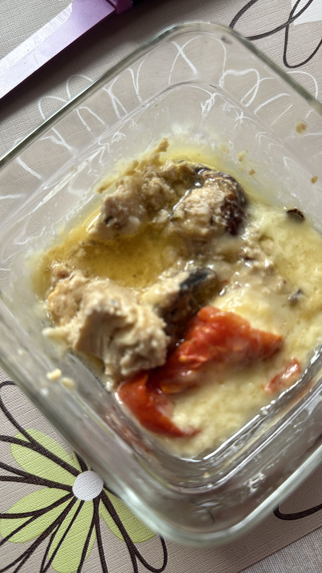 Pui cu roșii și sos