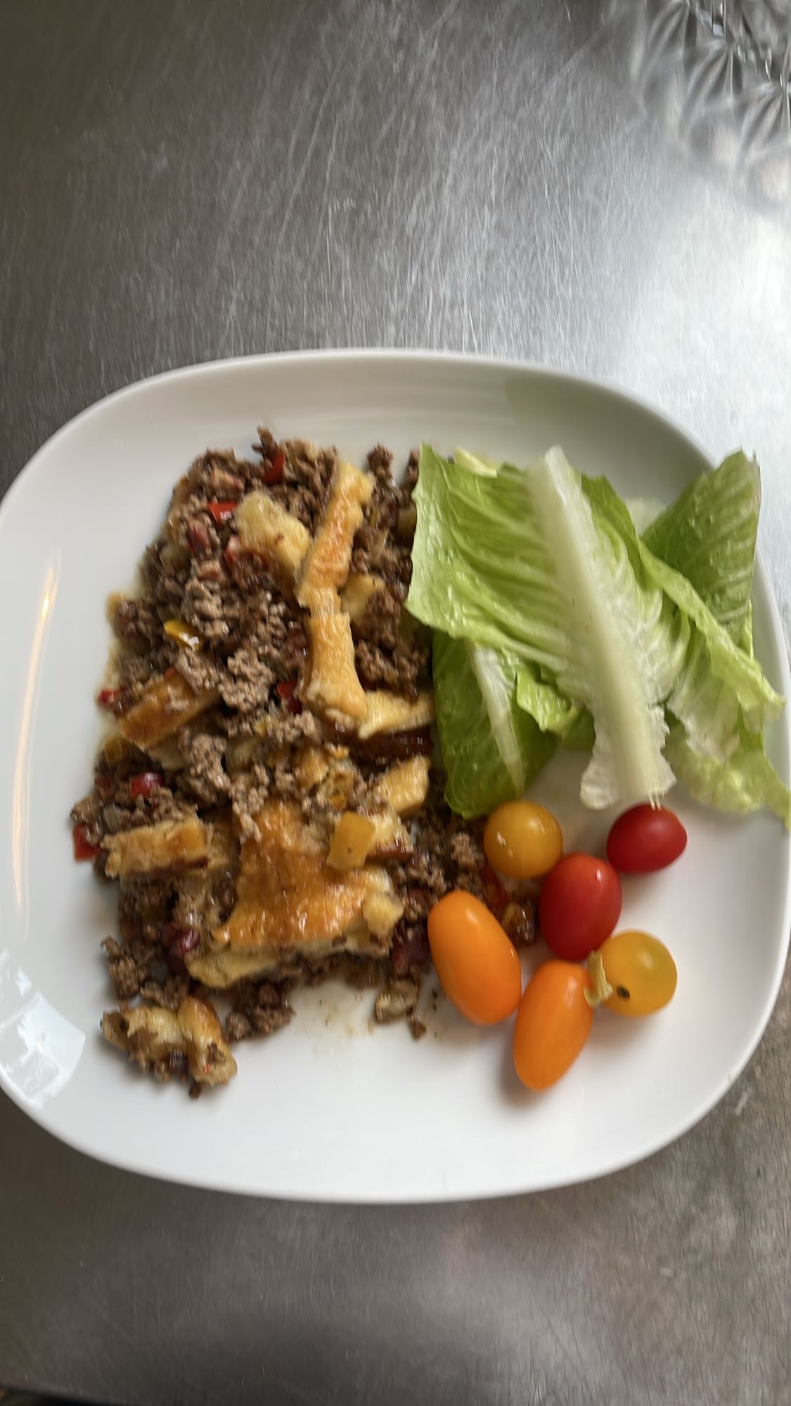 Köttfärspaj med sallad