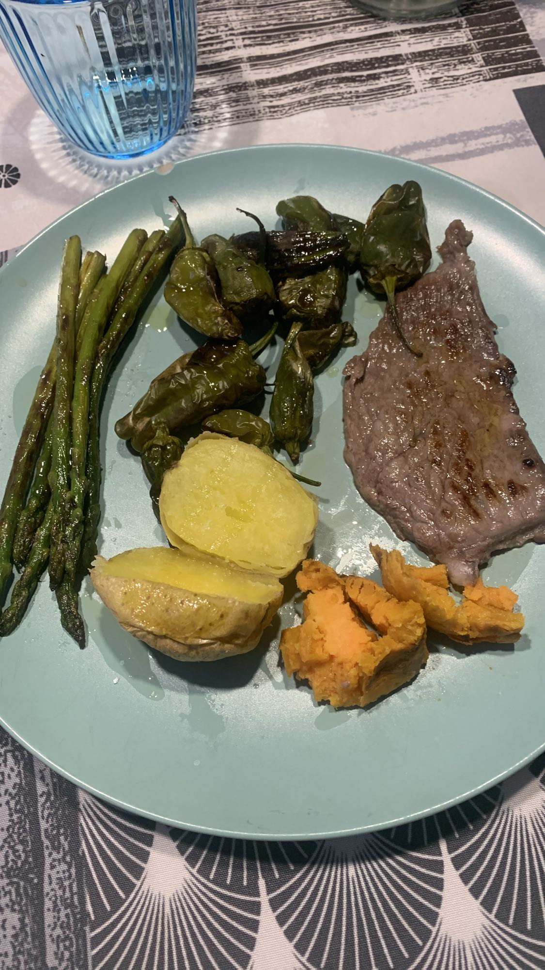 Plato mixto con carne y verduras