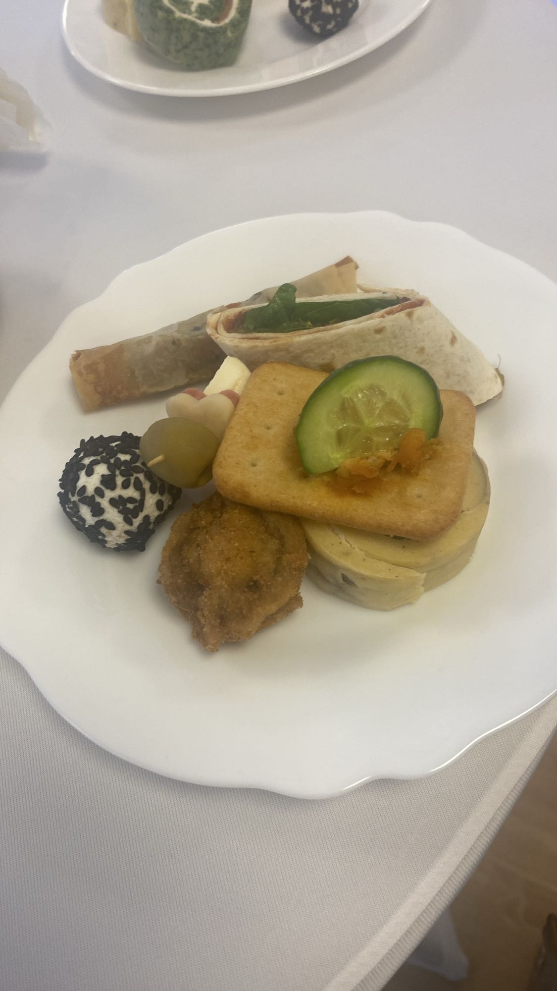 talerz przekąsek imprezowych