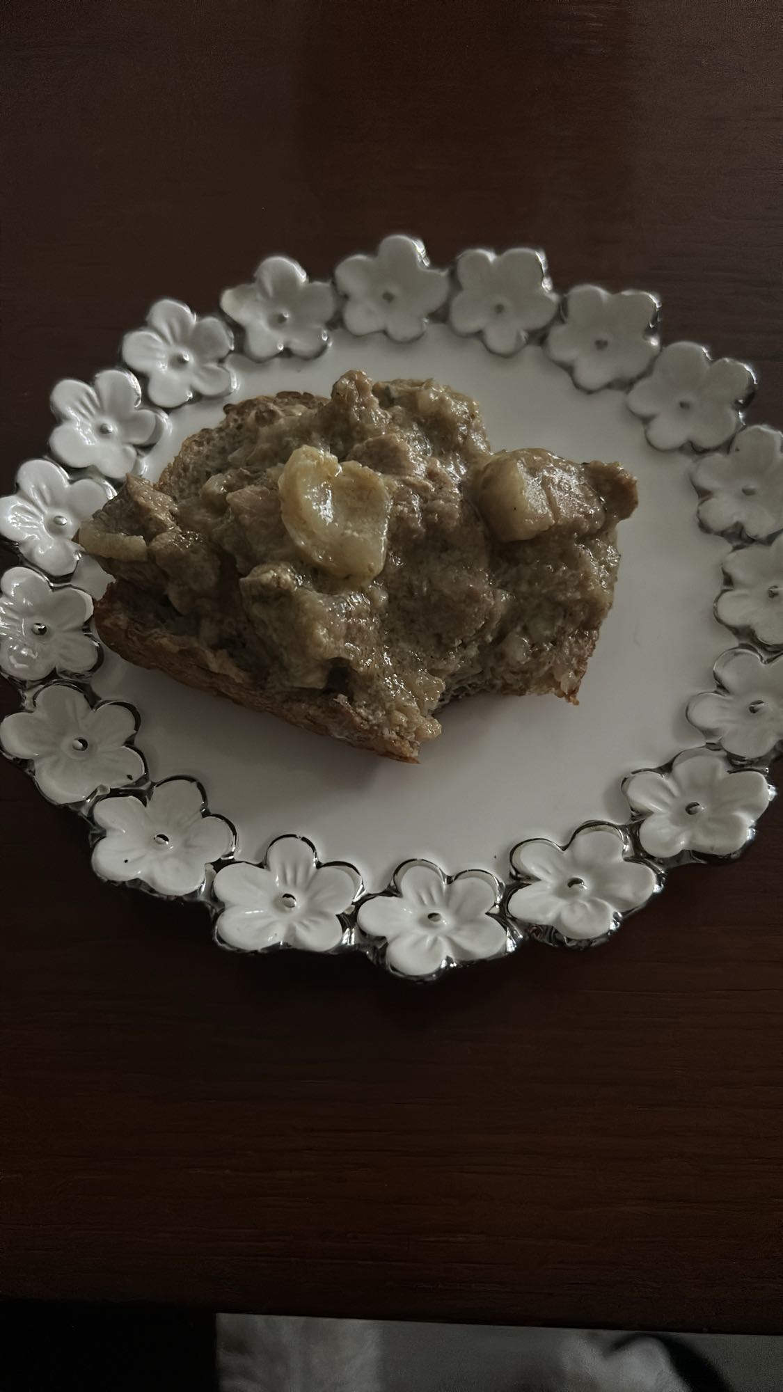 Chleb z mięsem i bananem