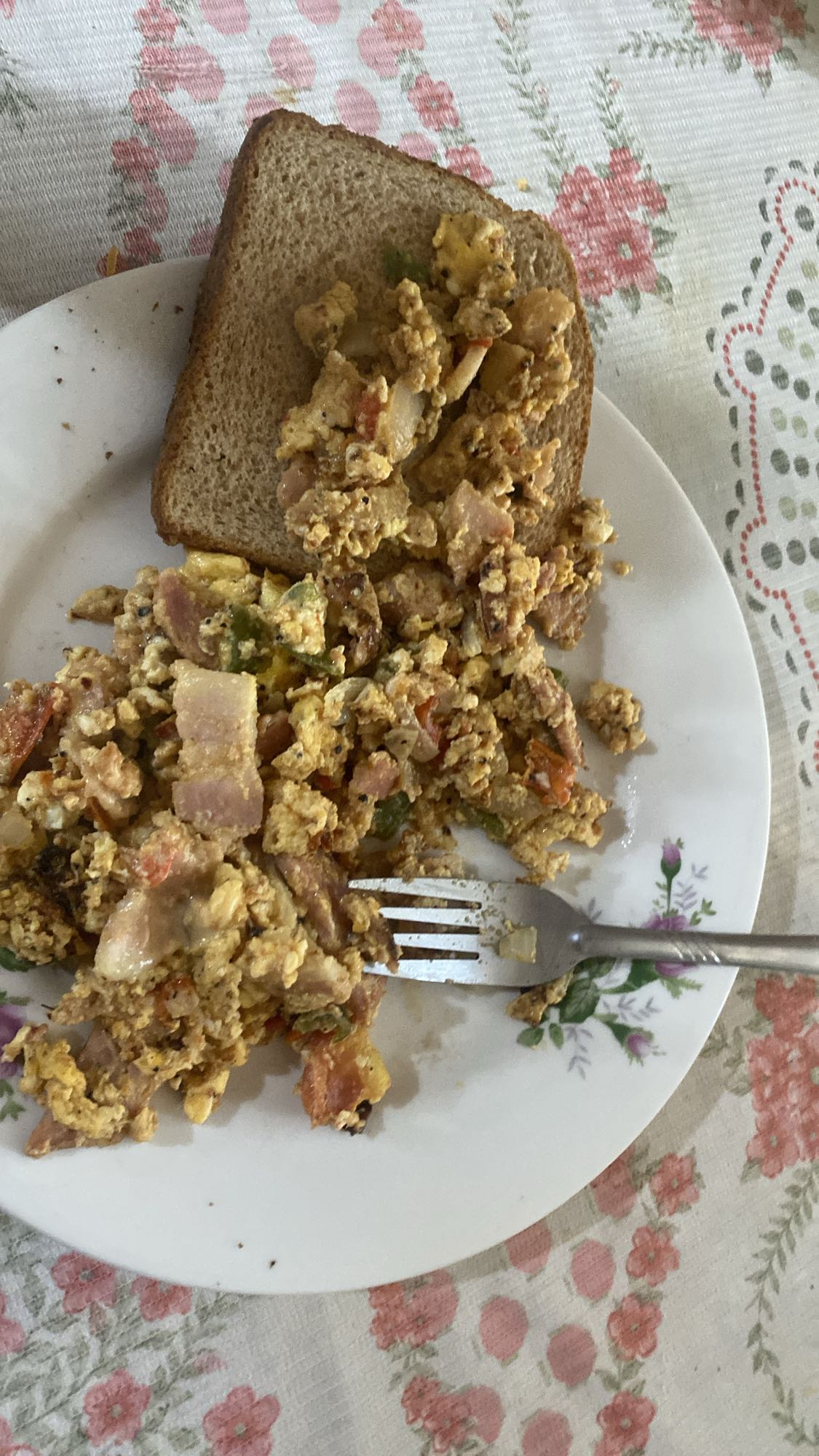 Huevos revueltos con pan