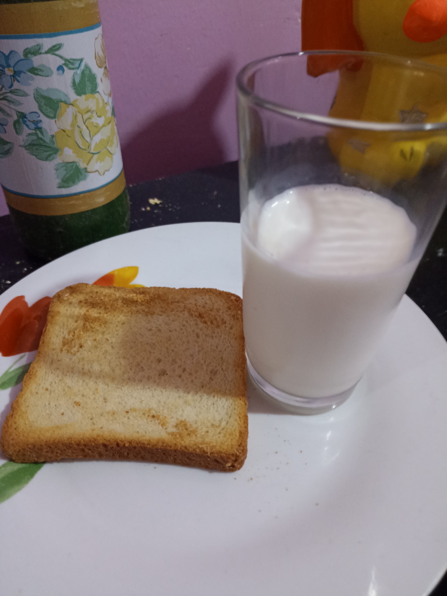 leche y pan tostado