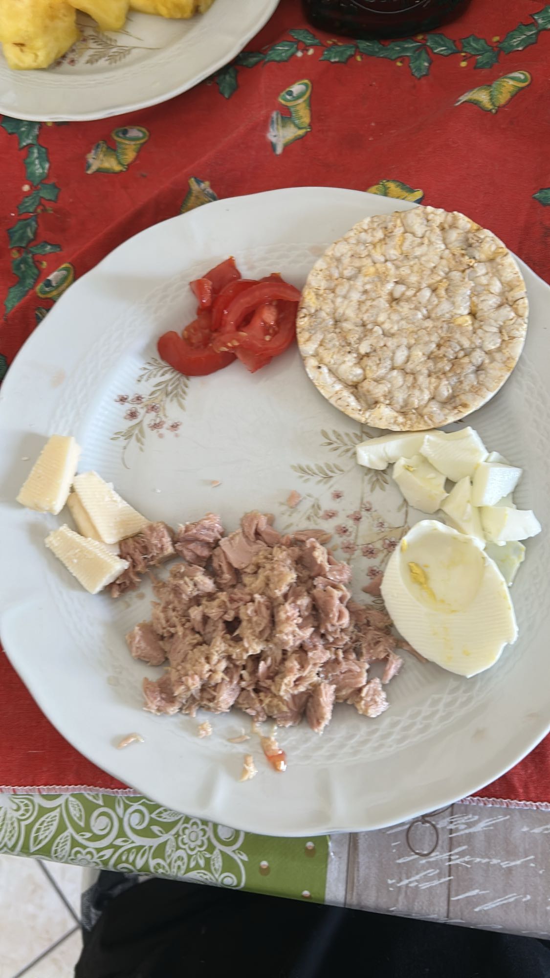 Tuna egg rice cake plate