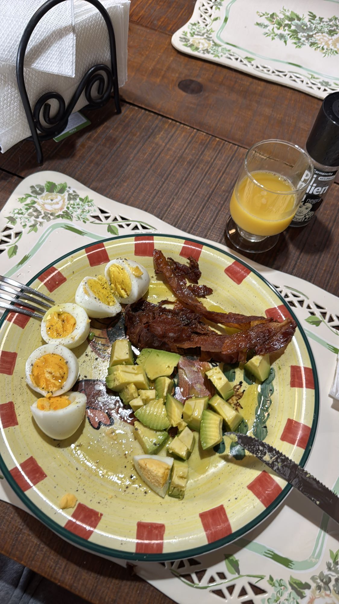 Desayuno con huevo y tocino