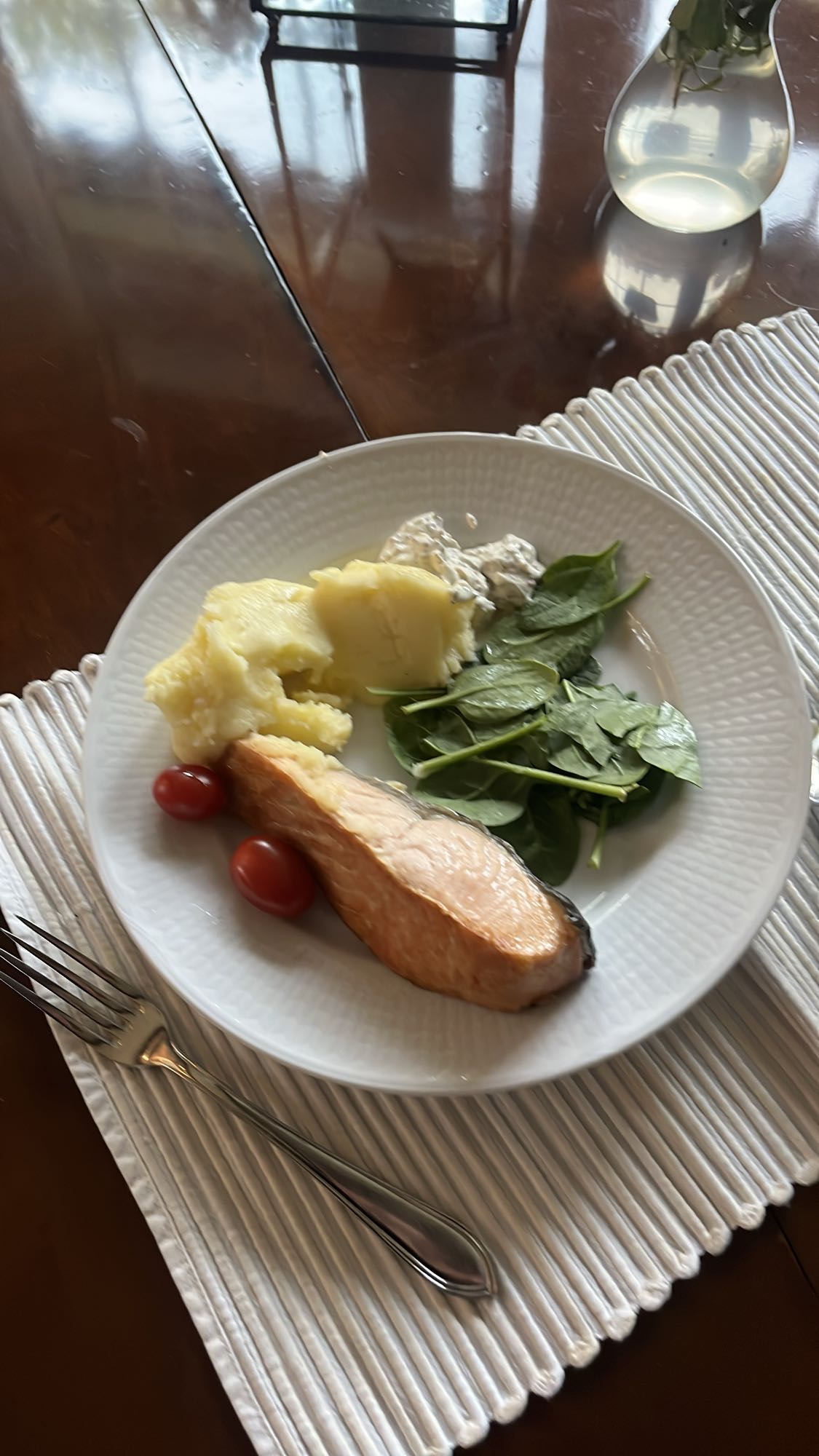 Lax med potatis och sallad