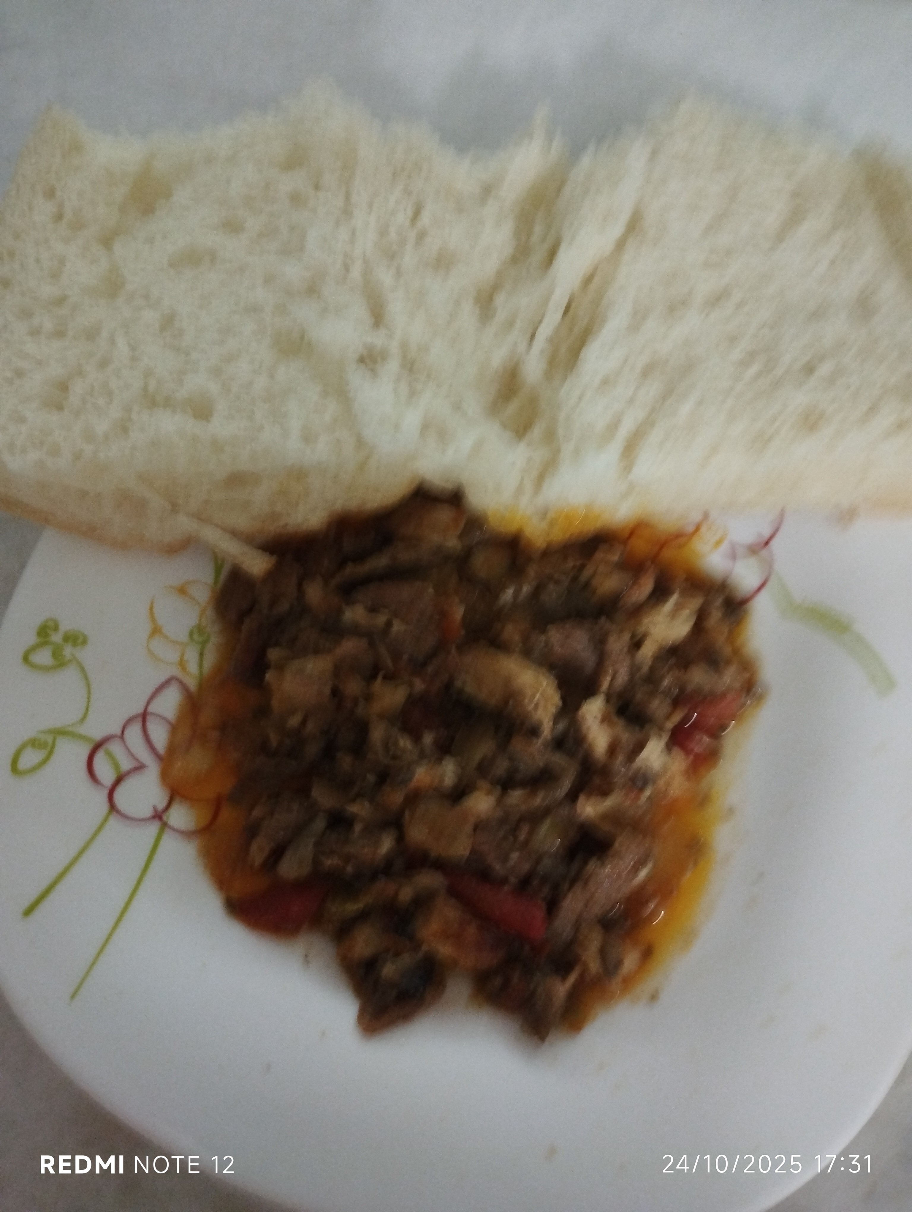 Bread with meat stew