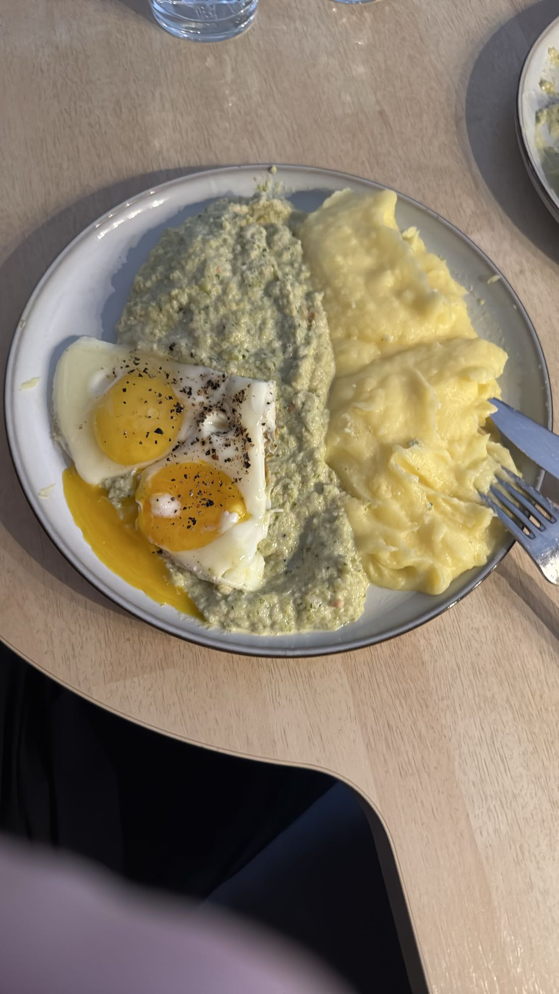 Eier mit Kartoffelpüree