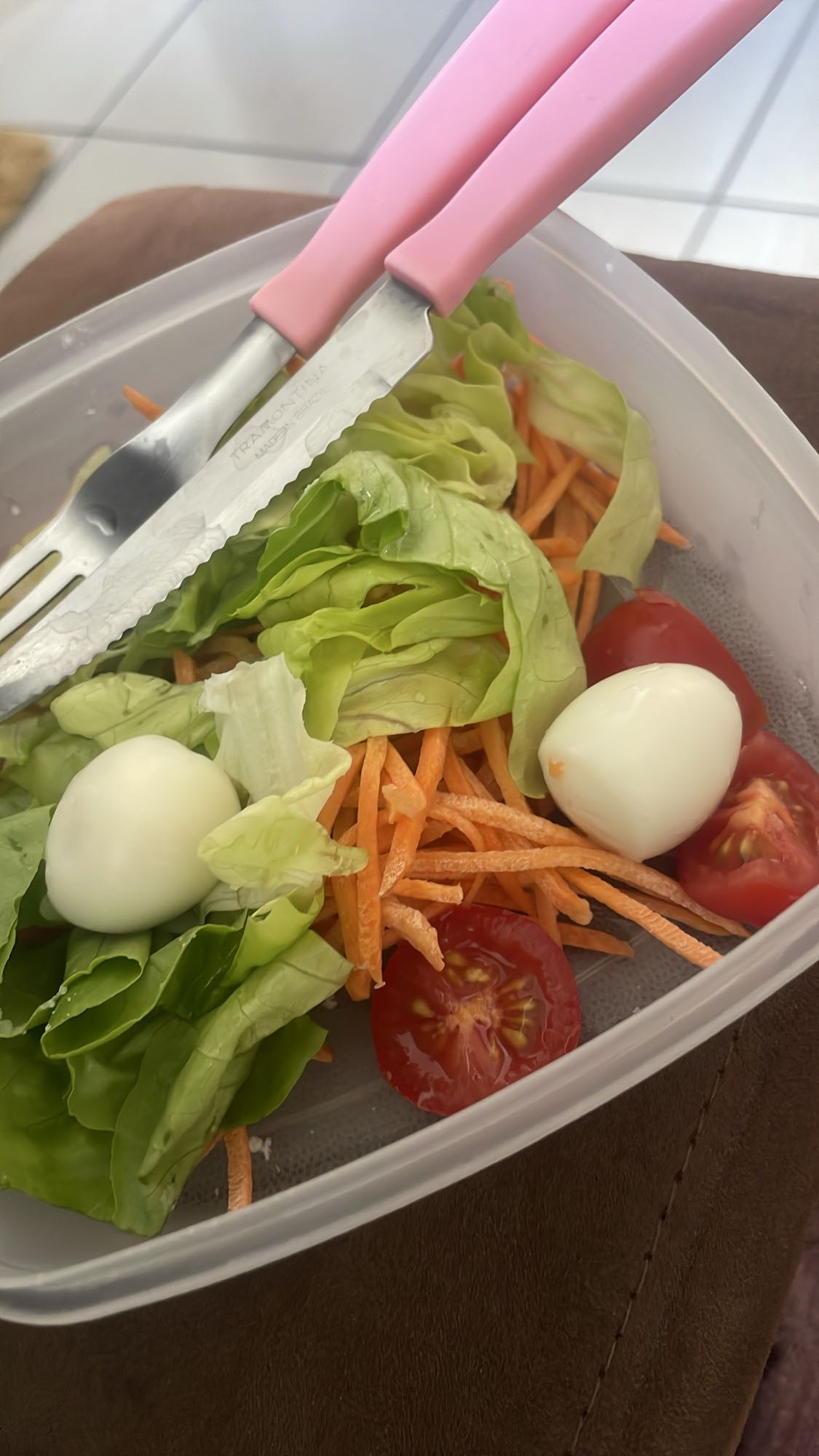 Salada fresca com ovos