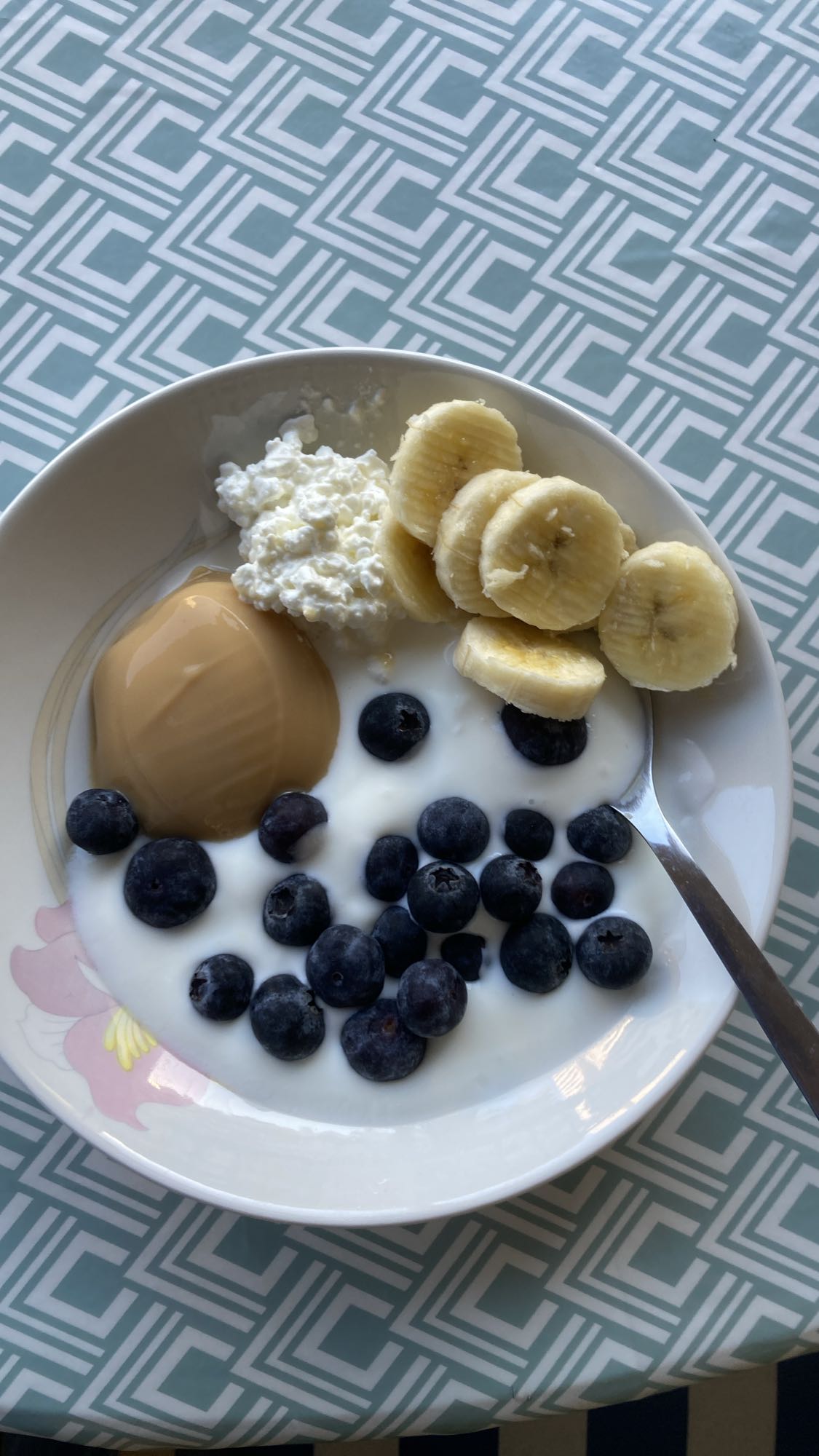 Yoghurt med frukt & nötter