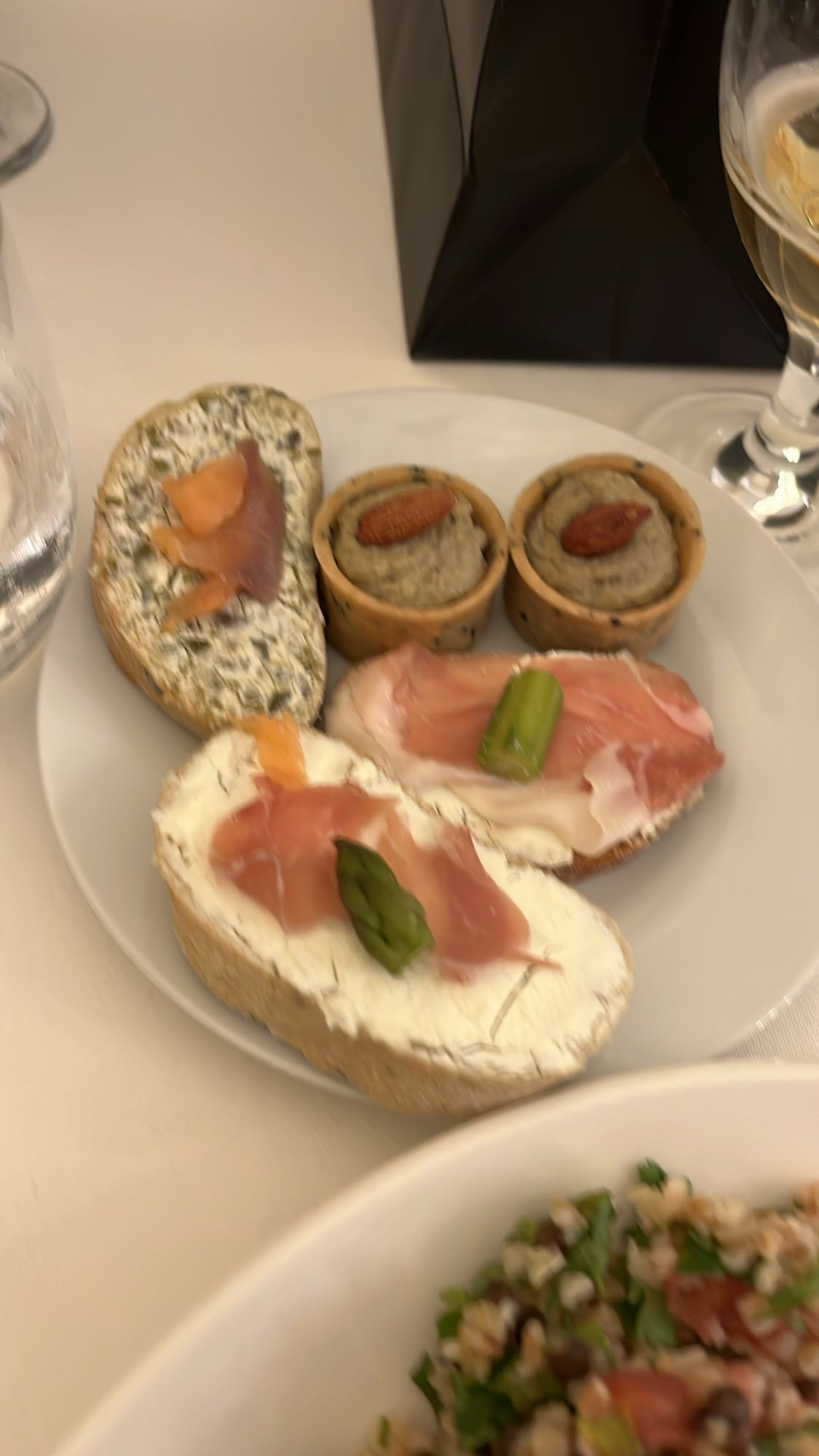 предястие с канапета