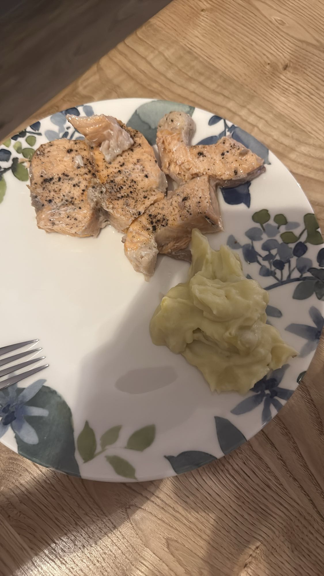 Somon ve püre tabağı