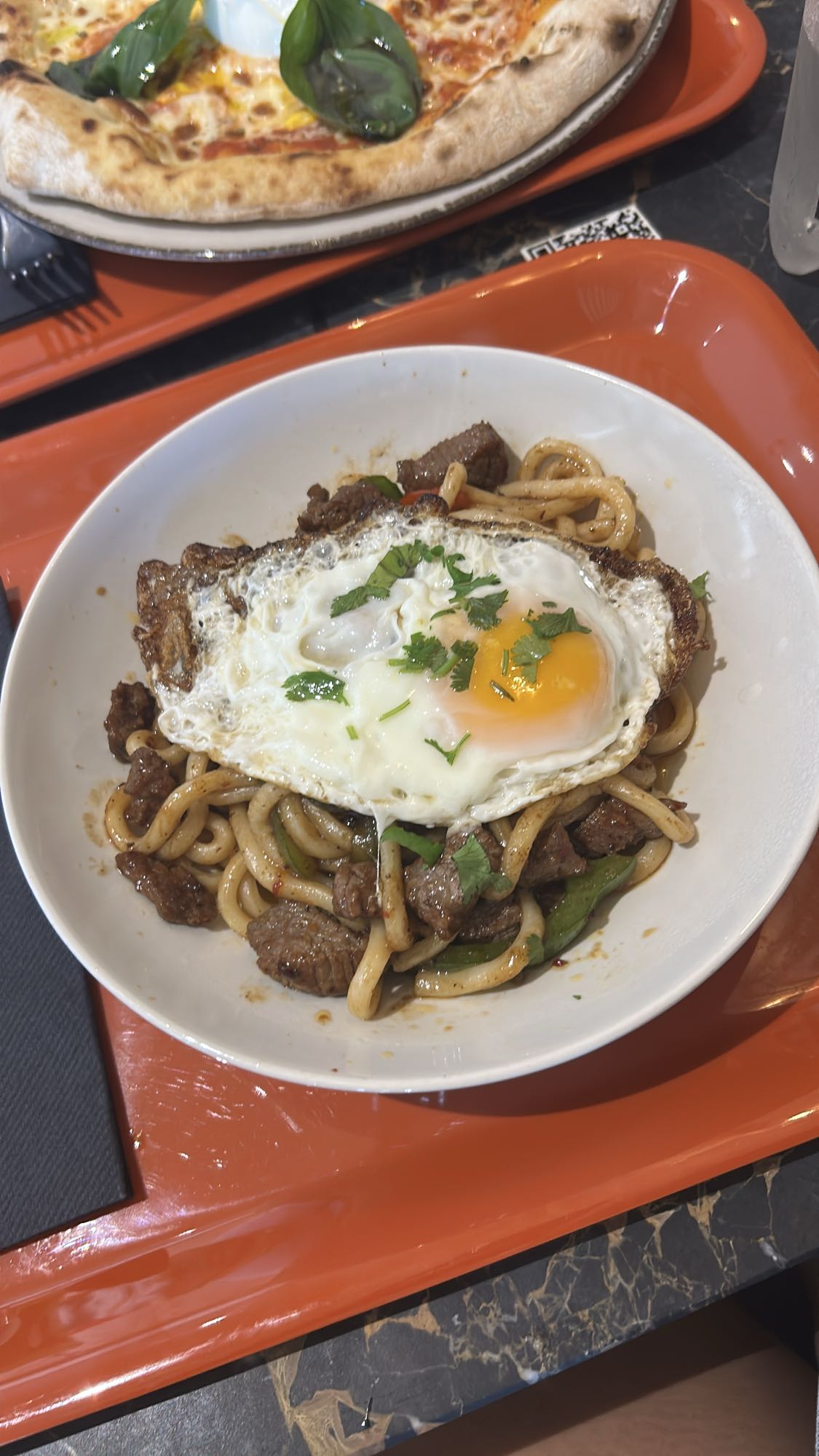 Nouilles sautées boeuf oeuf