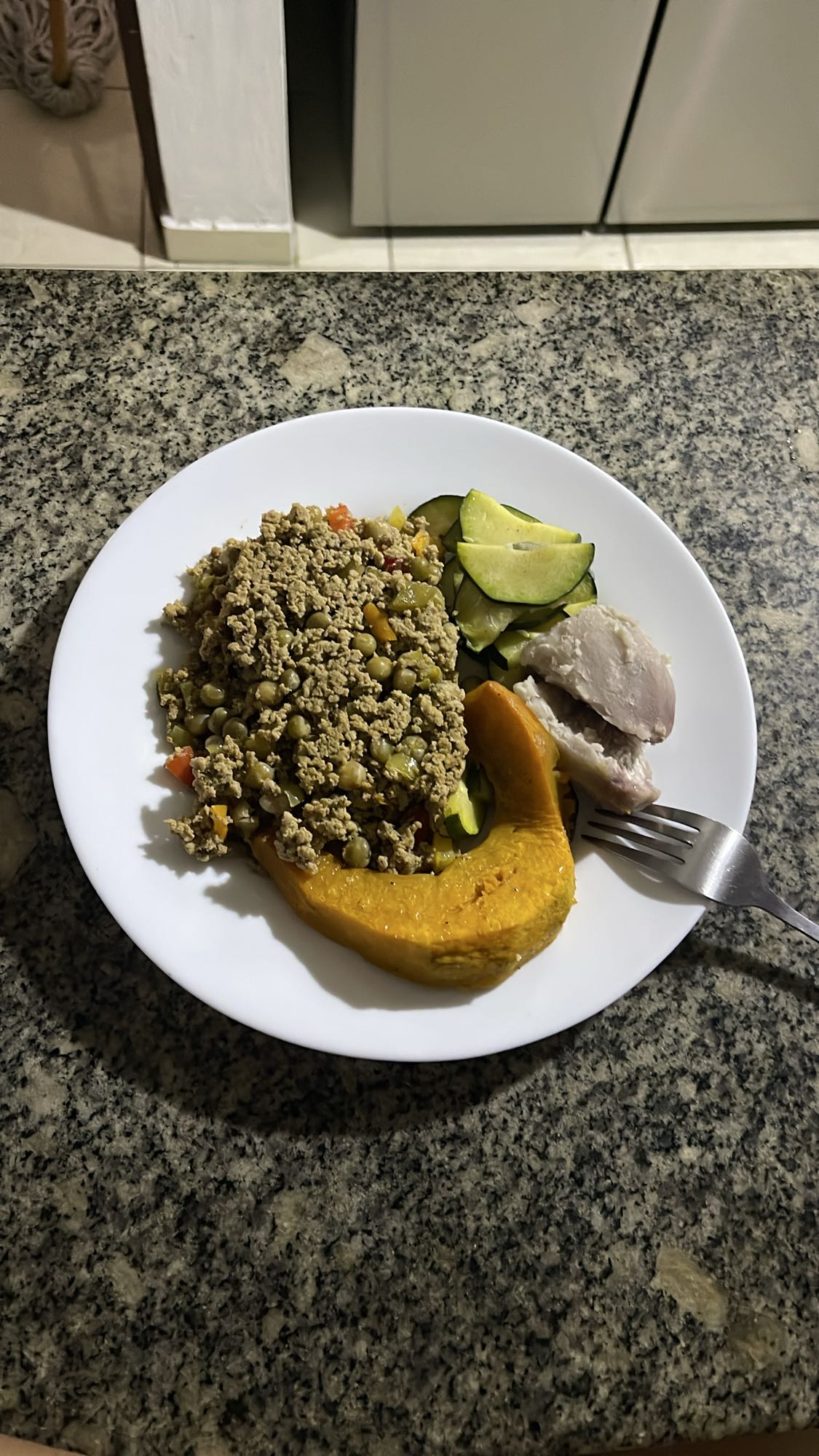 Plato con carne y verduras