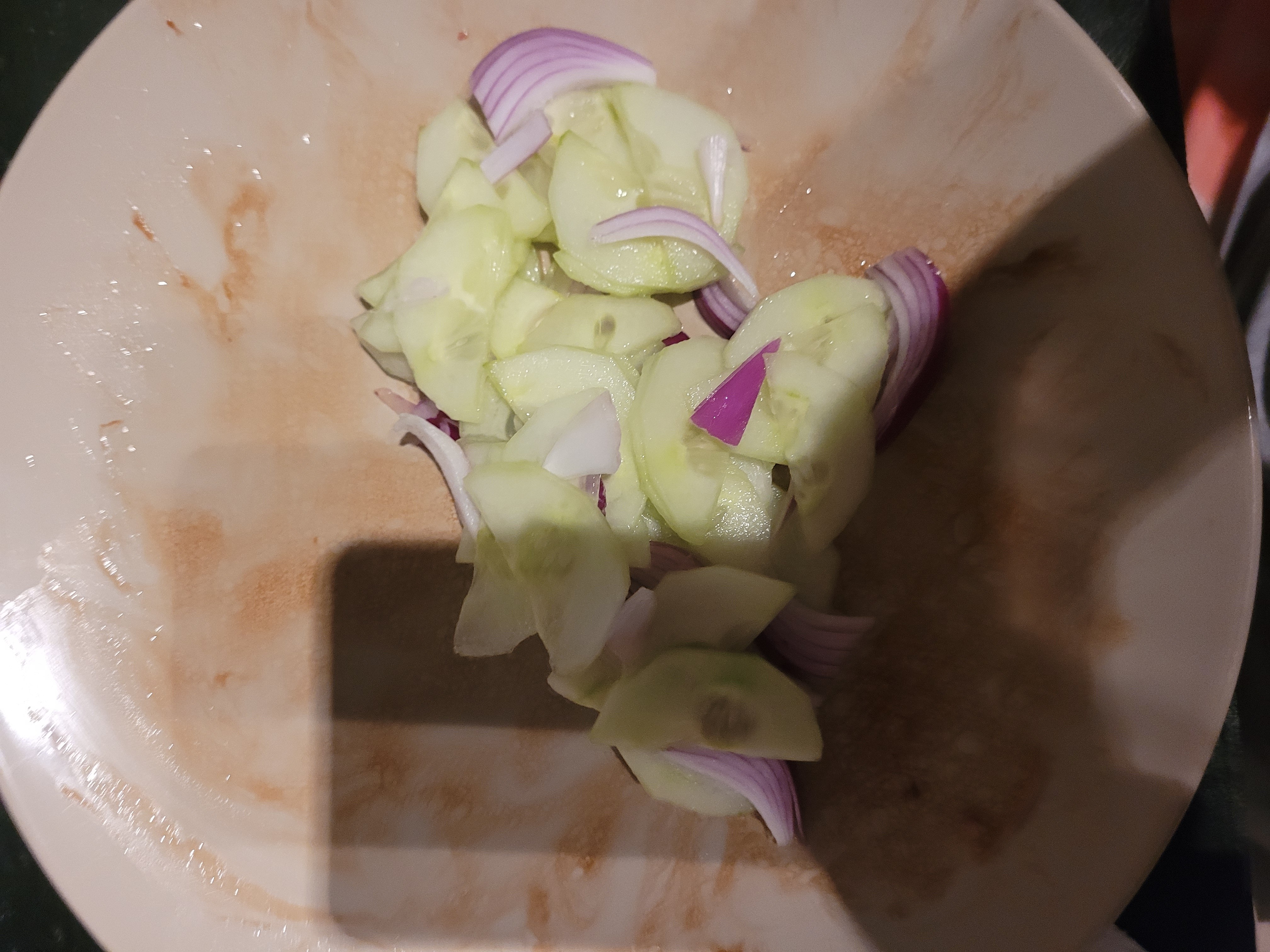 Salade concombre oignon