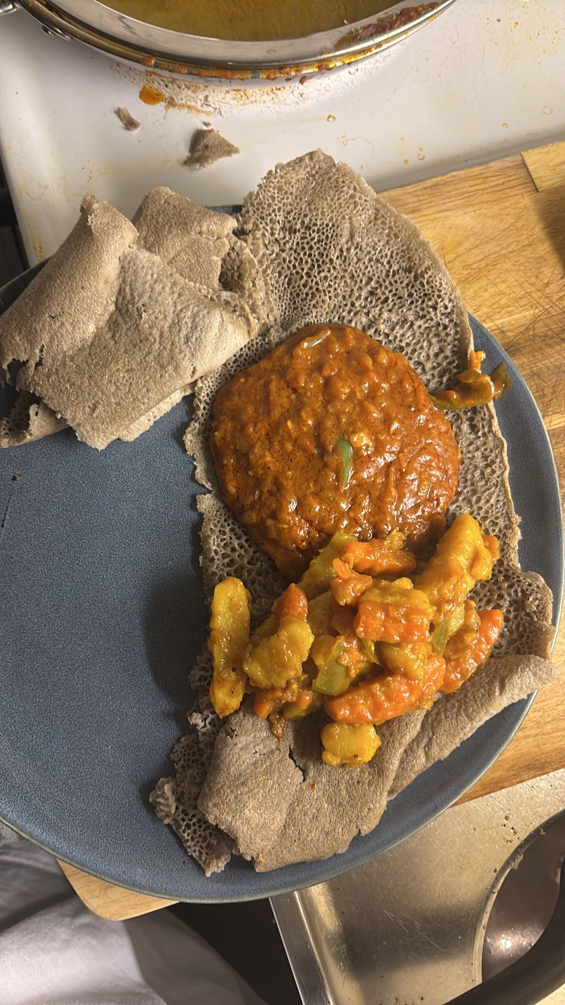 Injera med grönsaksgryta