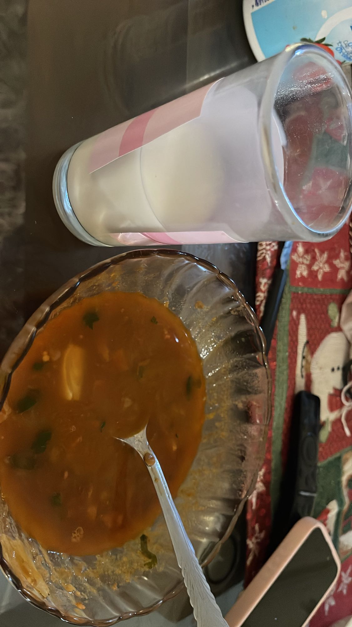 Sopa de tomate y huevo