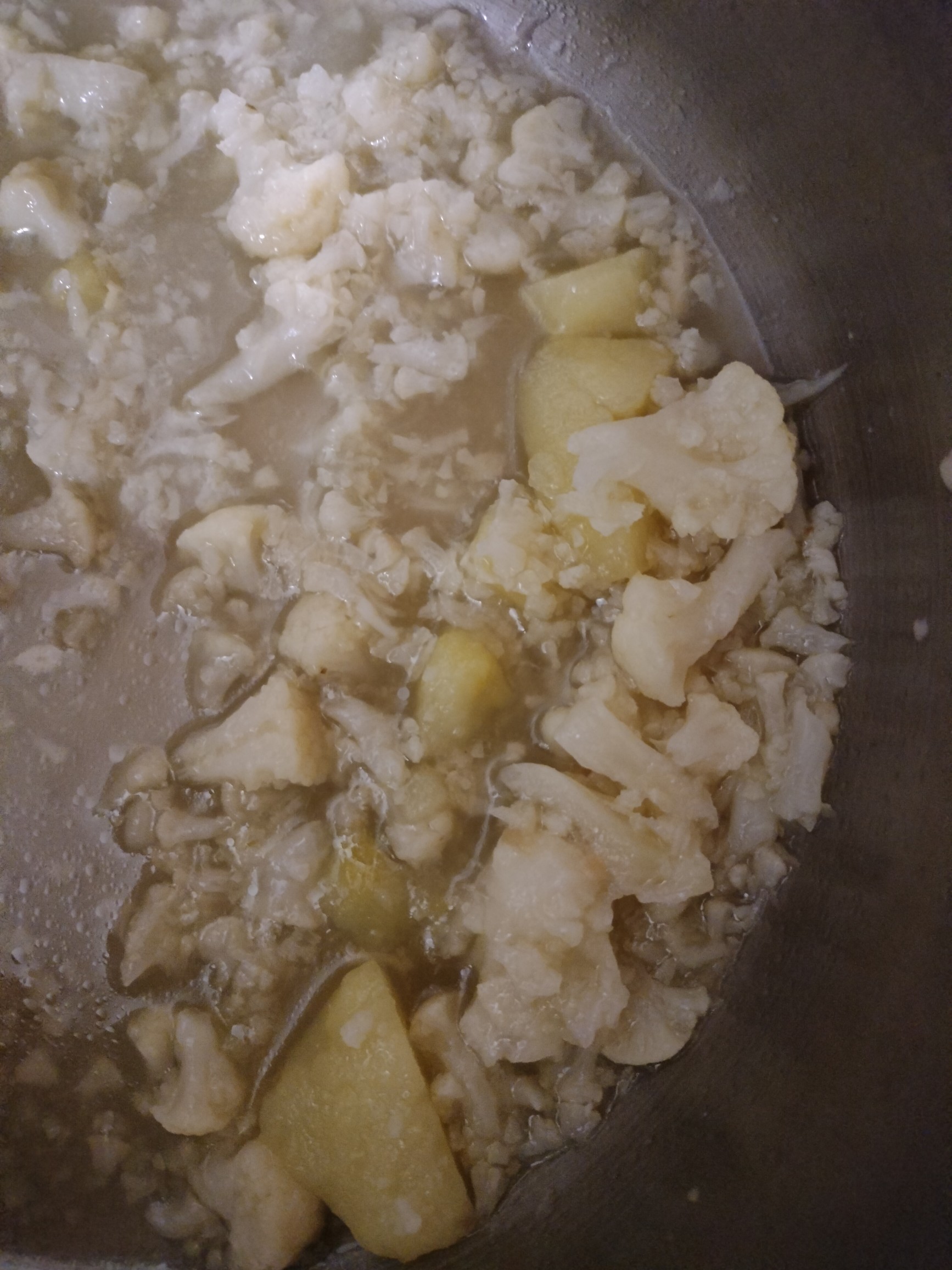 Sopa de coliflor y papa