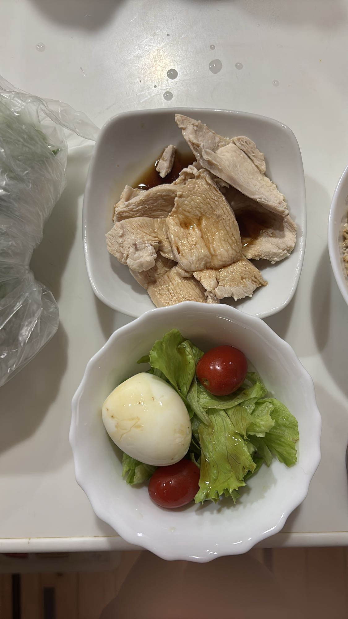 鶏むね肉とサラダ