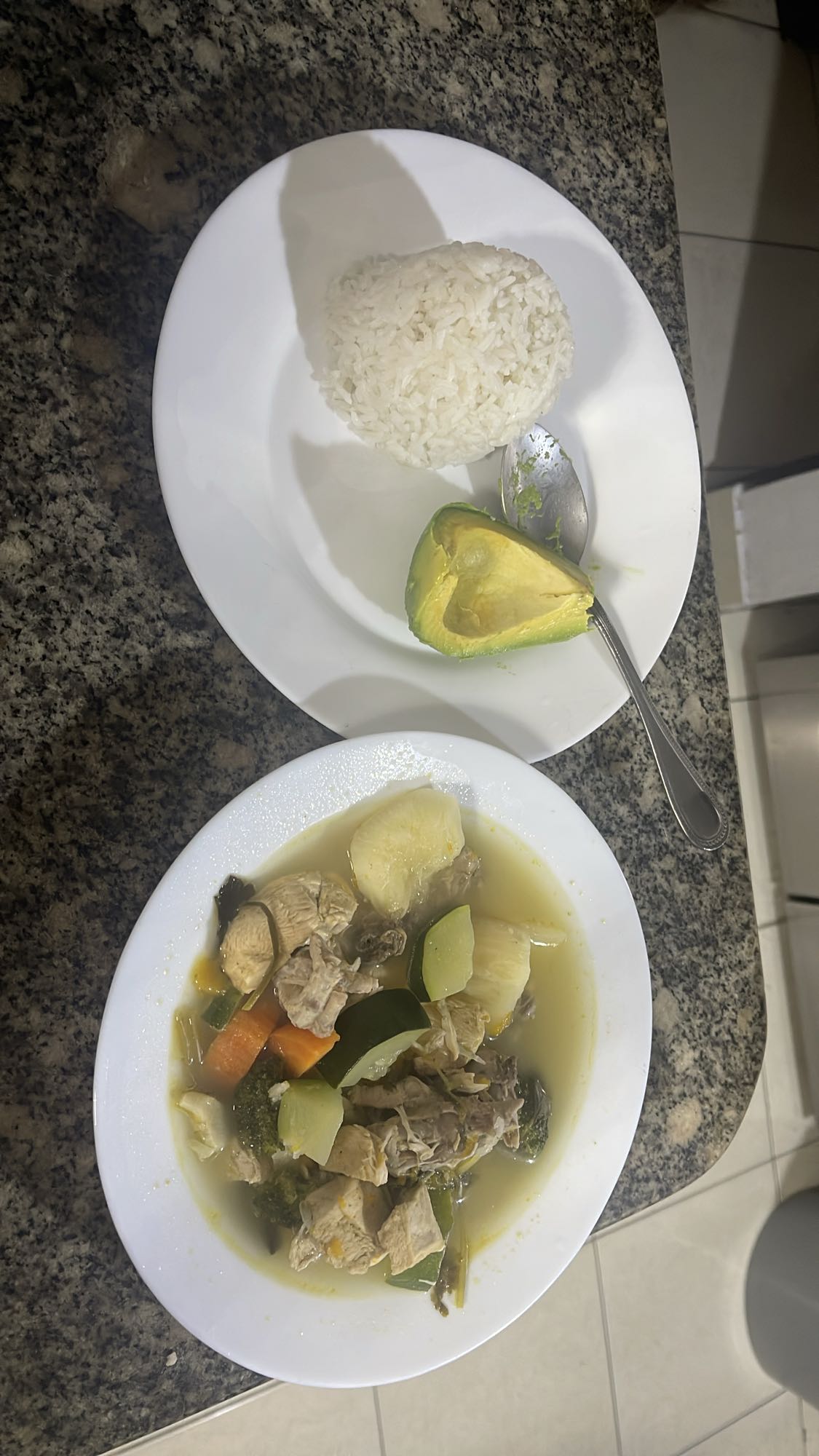 Sopa de pollo con arroz