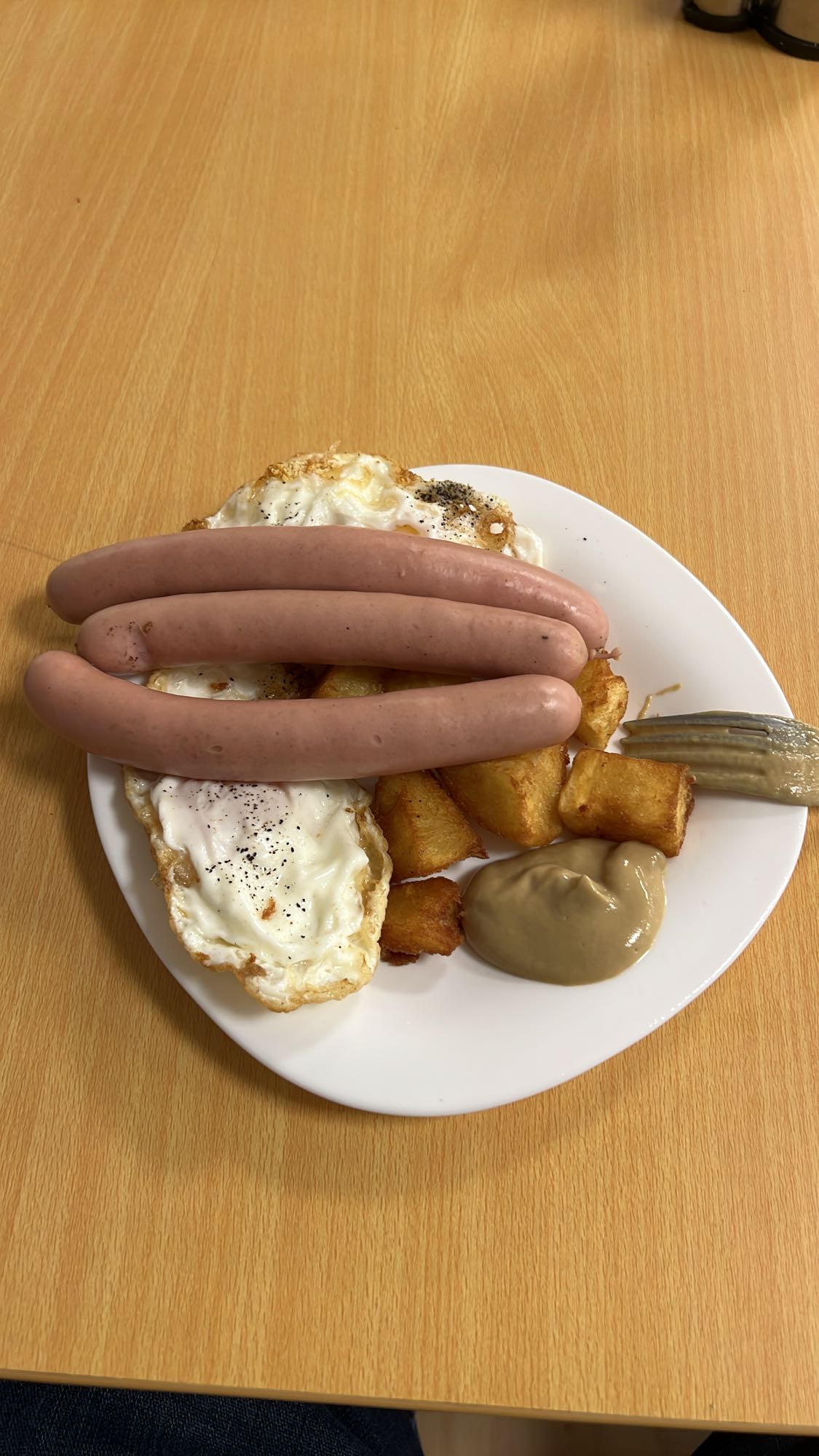 Mic dejun cu crenvurști