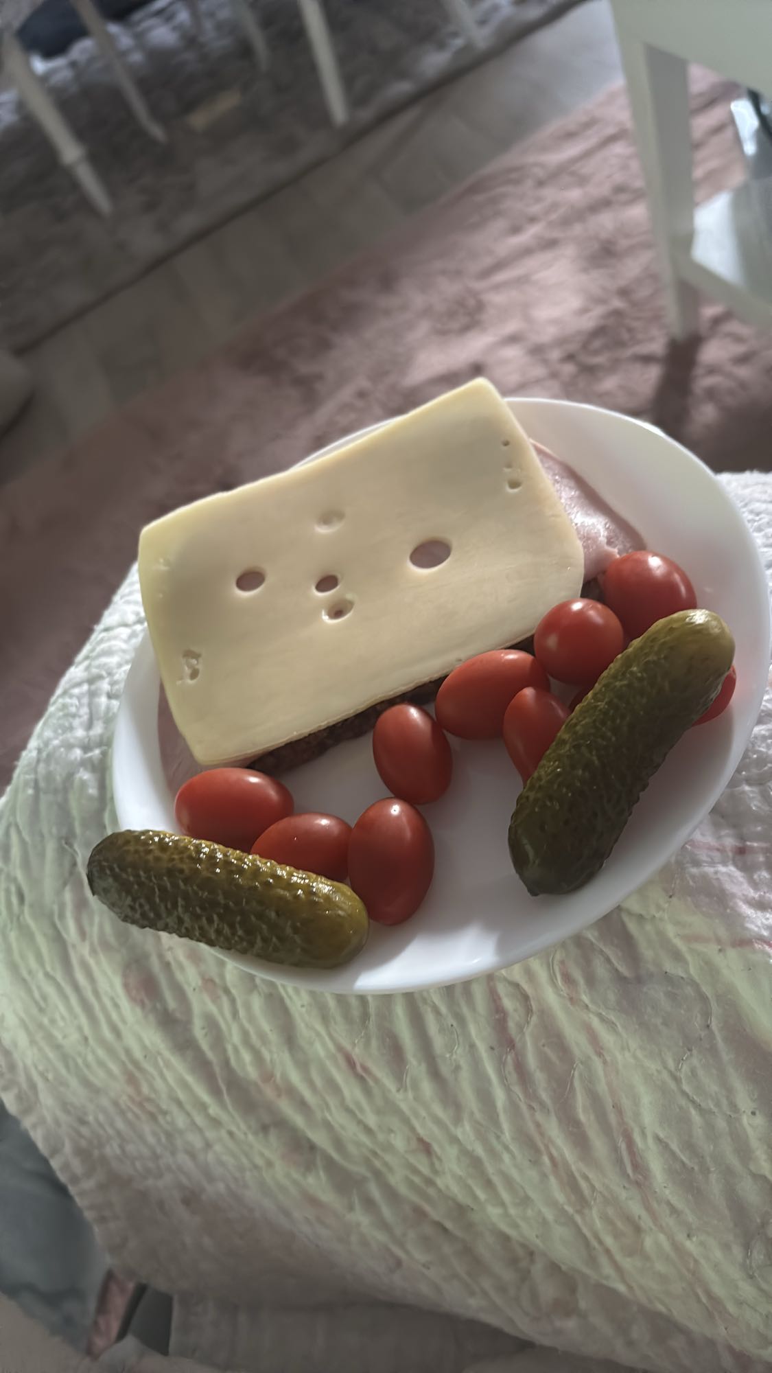 Kanapka z serem i warzywami