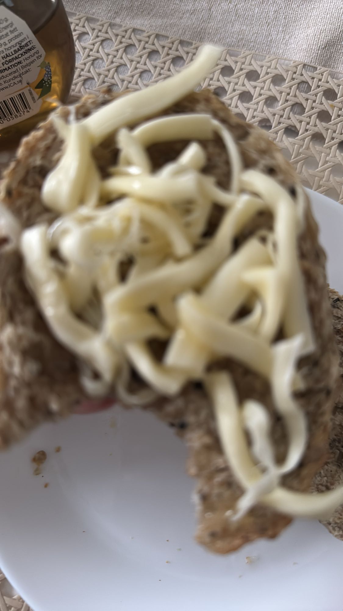 Ostsmörgås grovt bröd