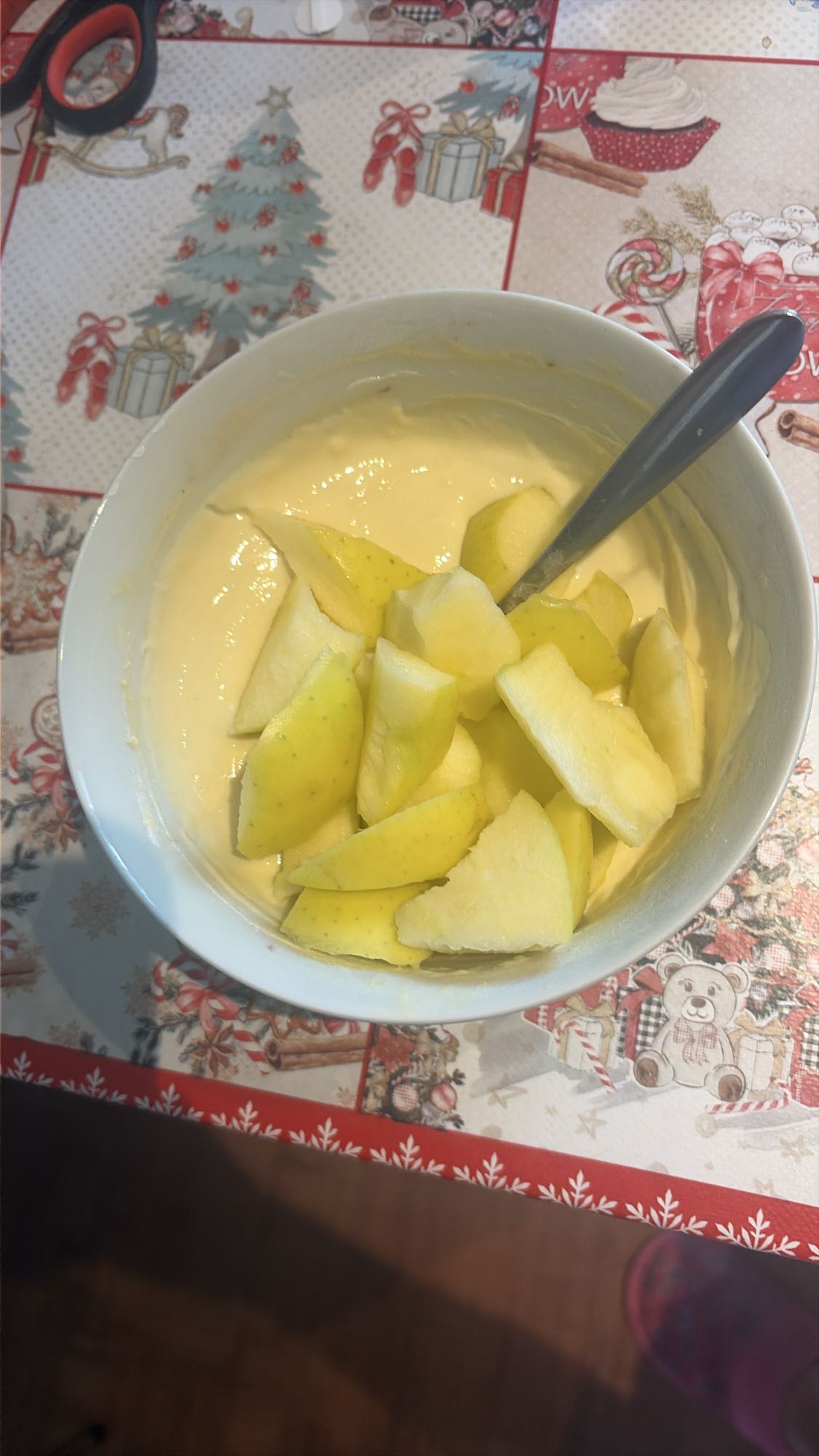 Iaurt grecesc cu pudră proteică și măr