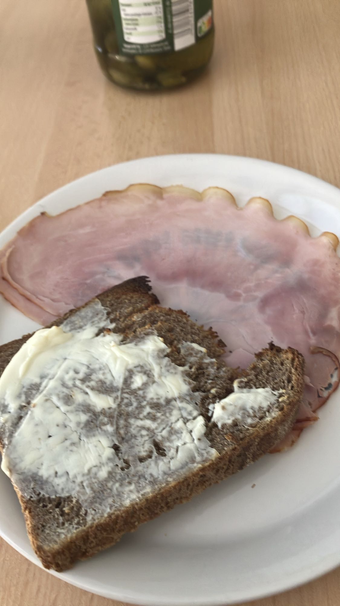 Pão integral com presunto