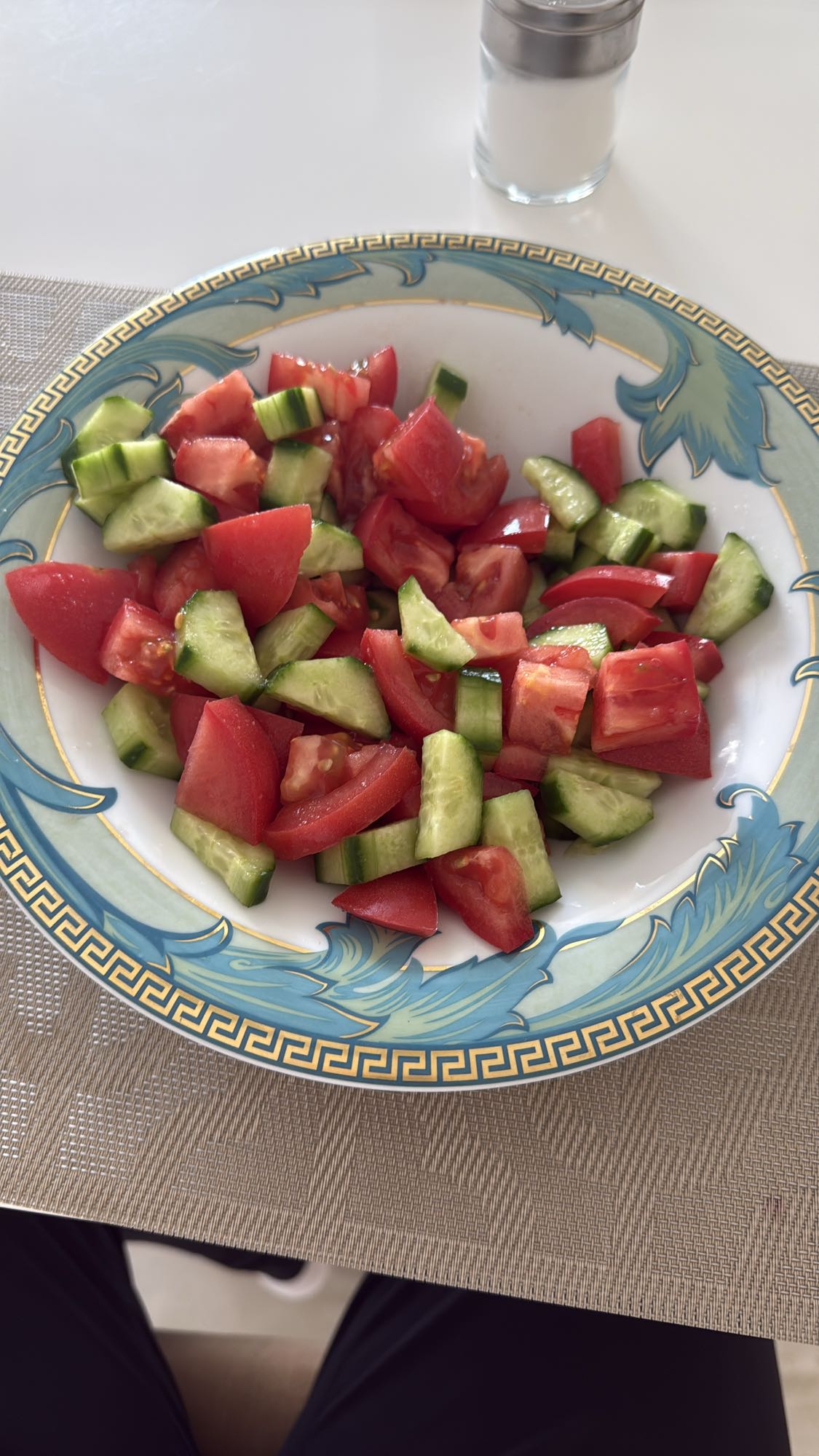 салат из огурцов и помидоров