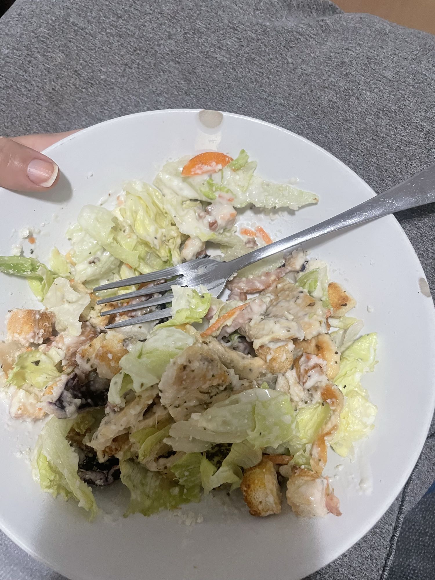 Ensalada con pollo y aderezo