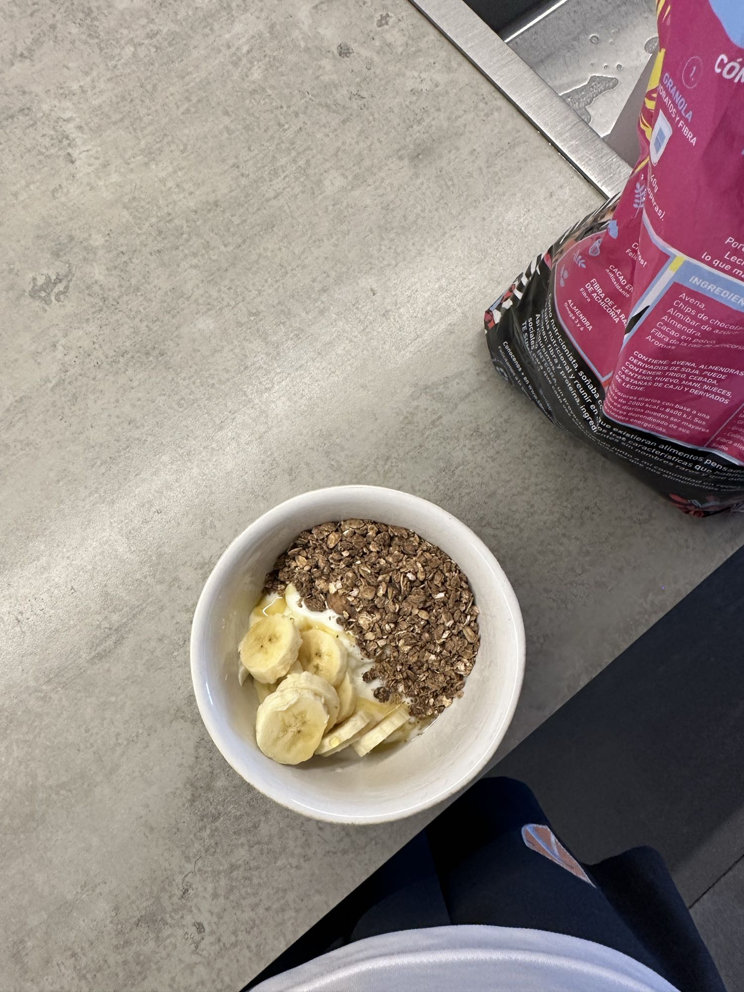 Yogur con plátano y granola
