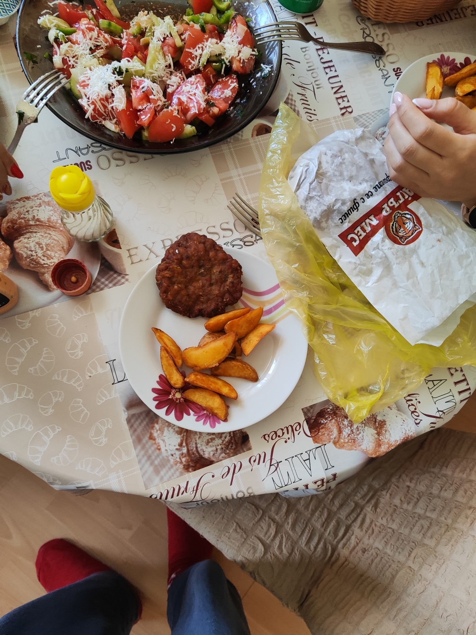 Burger Patty, Wedges, Salad