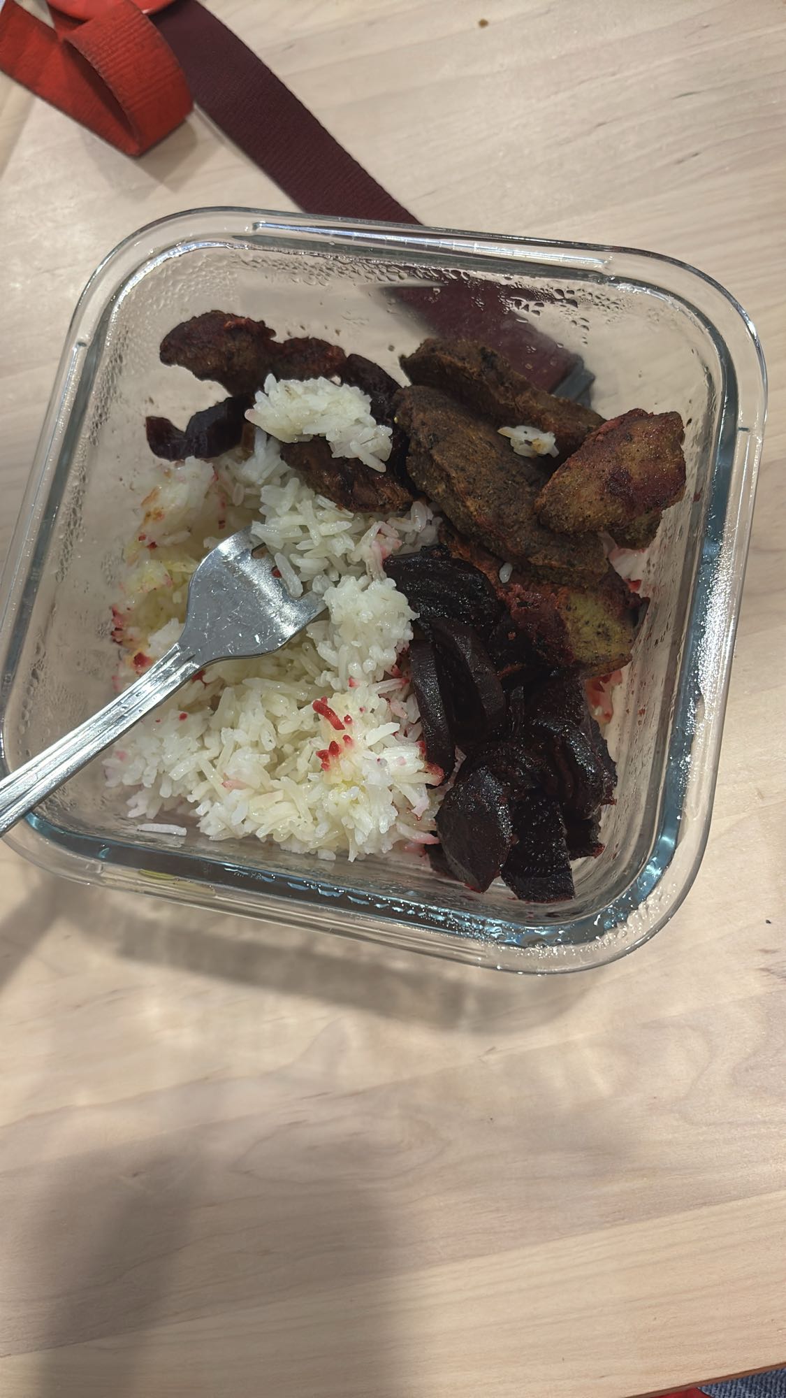 Ris med rödbetor och kött