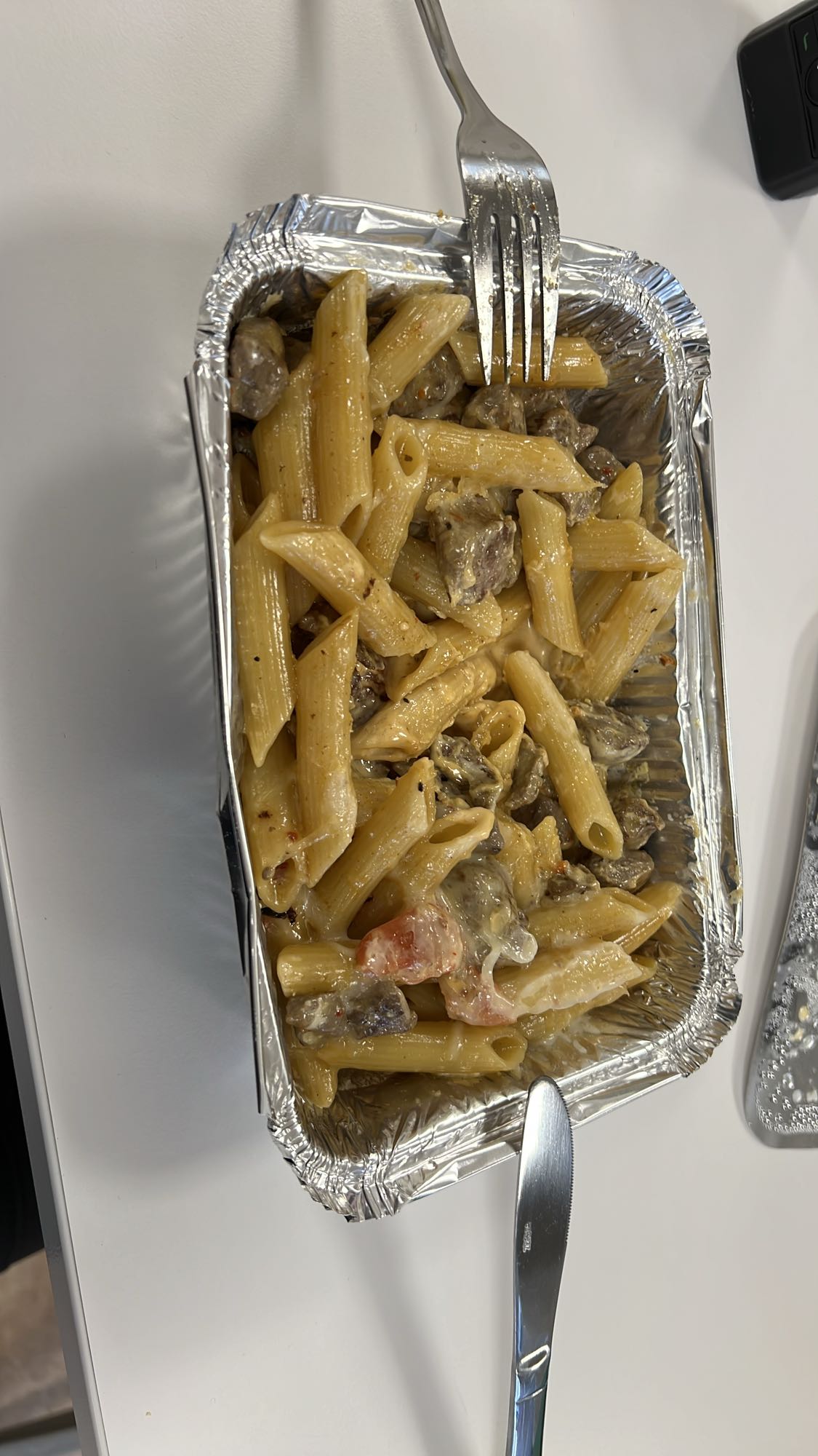 Pasta med kött och grädde