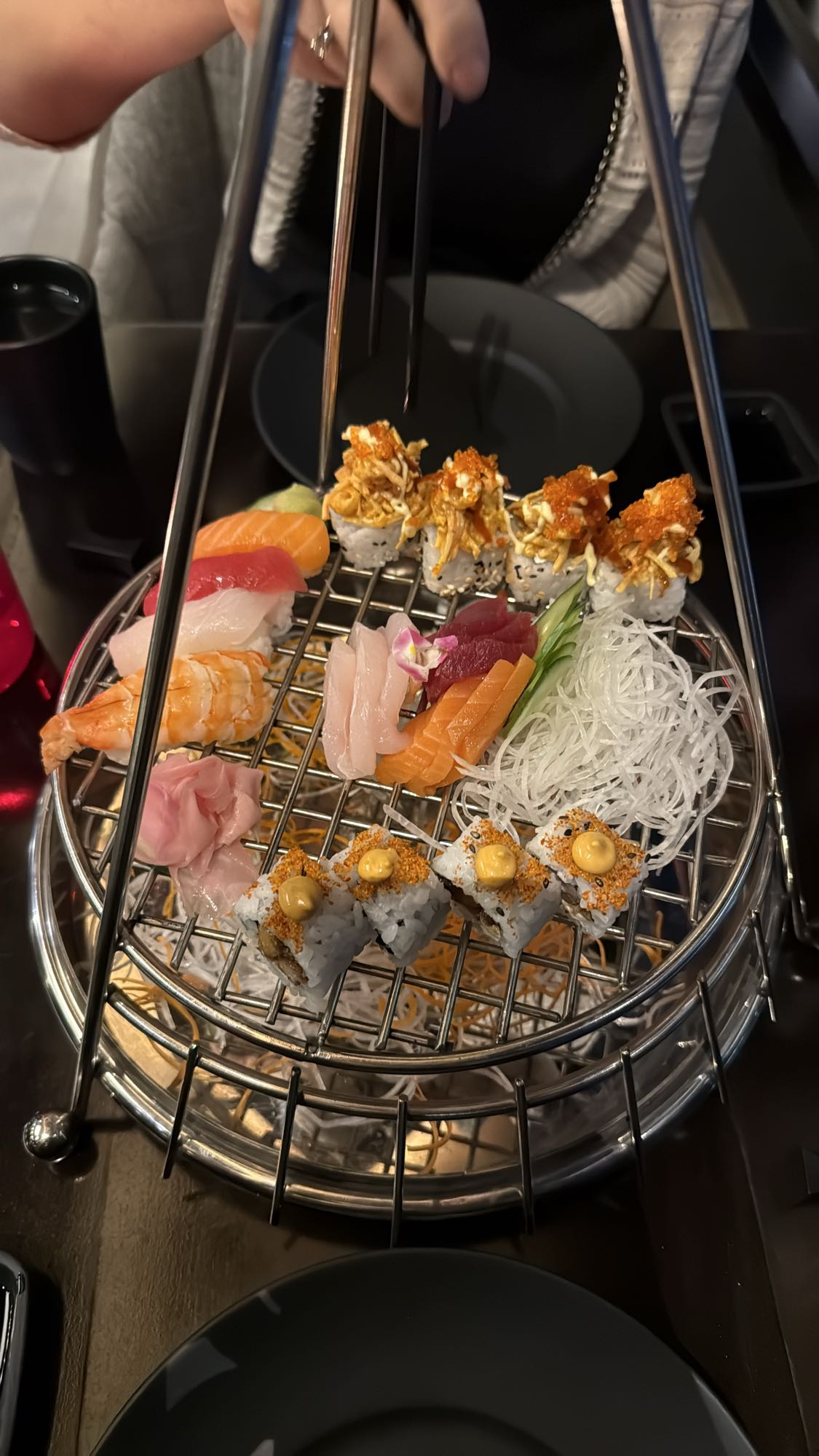 ассорти суши и сашими